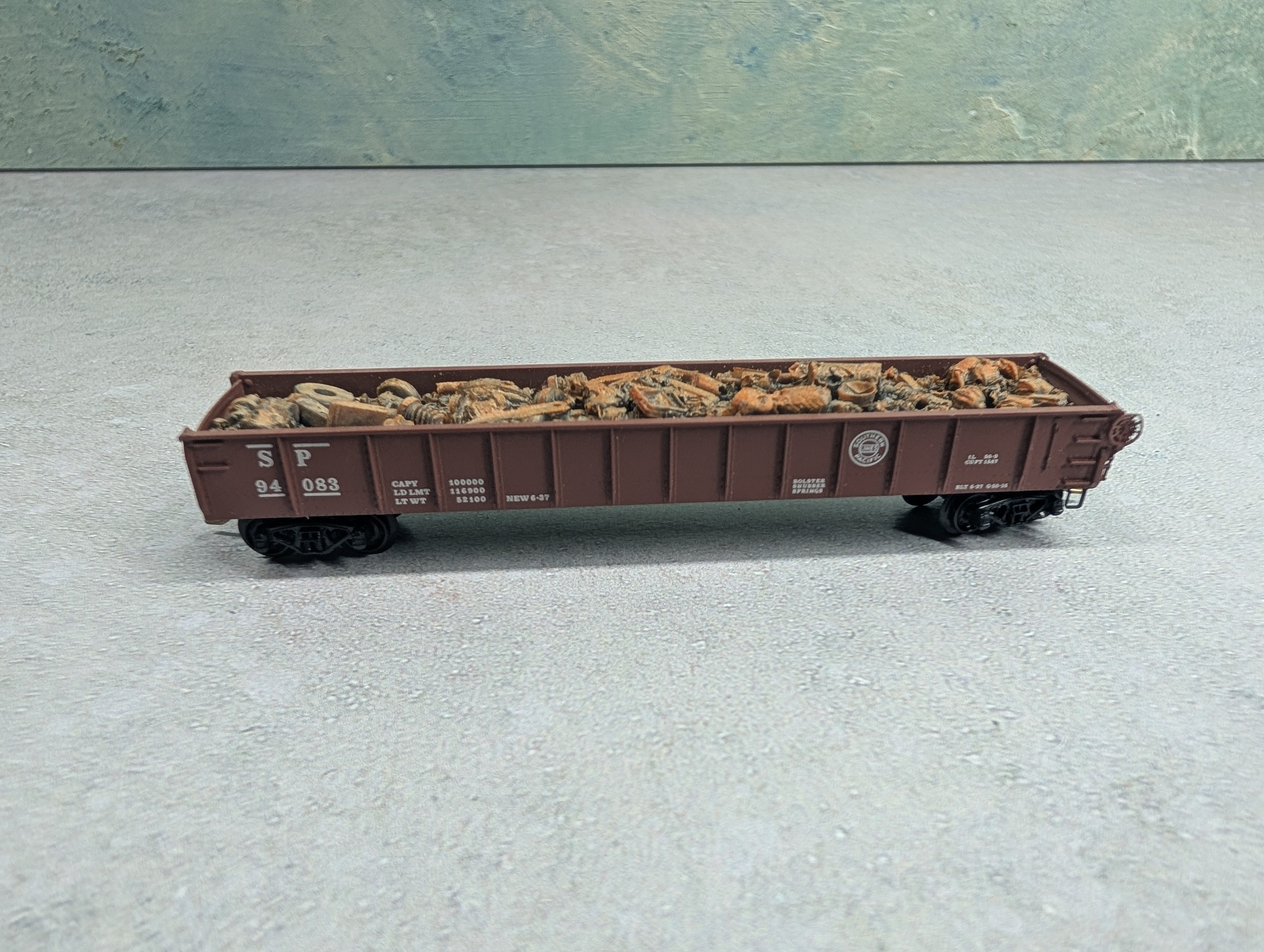 USED Micro-Trains N Scale Drop End Gondola w/ Scrap Load Southern Pacific SP #94083 Knuckle Couplers