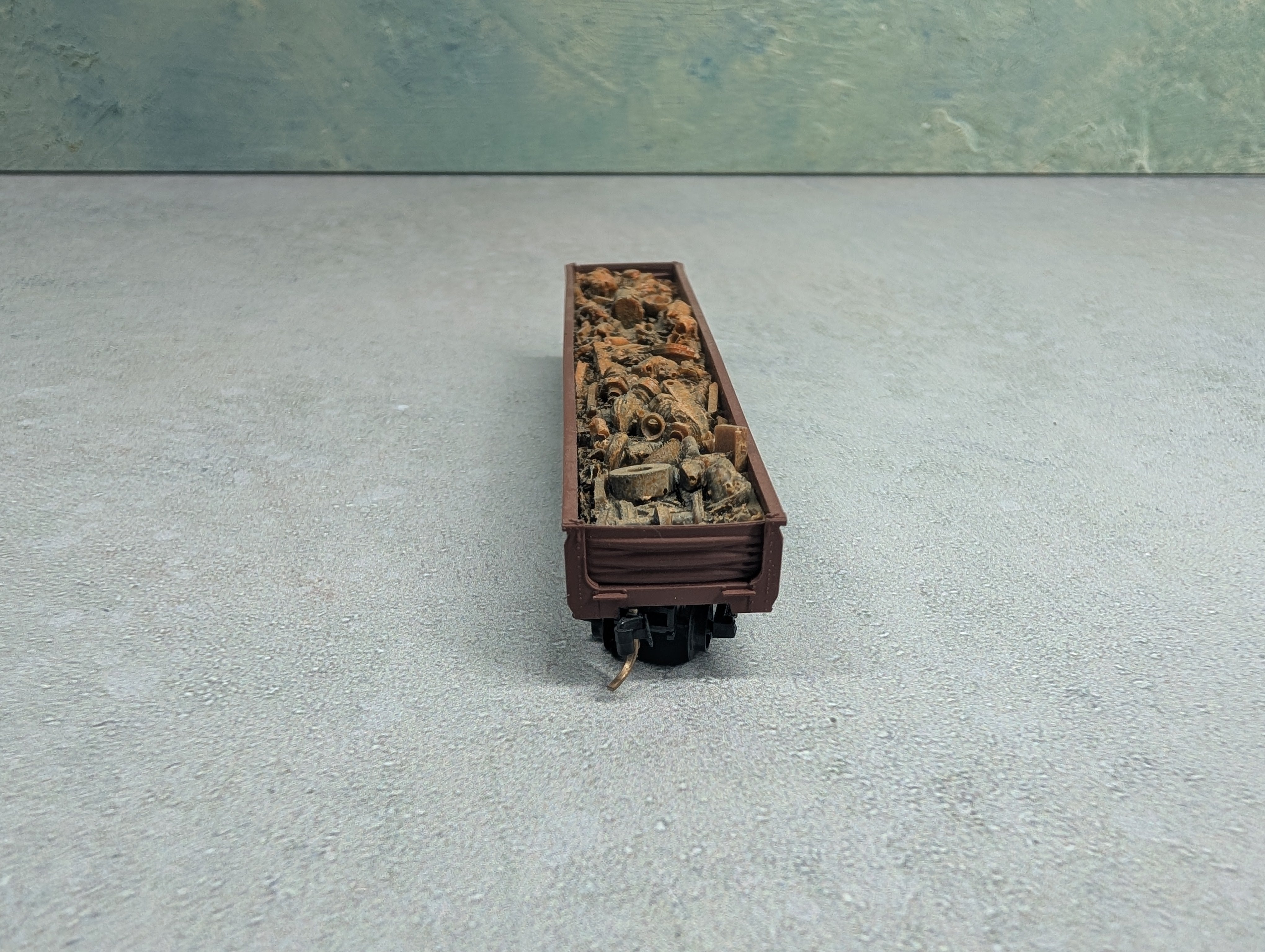 USED Micro-Trains N Scale Drop End Gondola w/ Scrap Load Southern Pacific SP #94083 Knuckle Couplers
