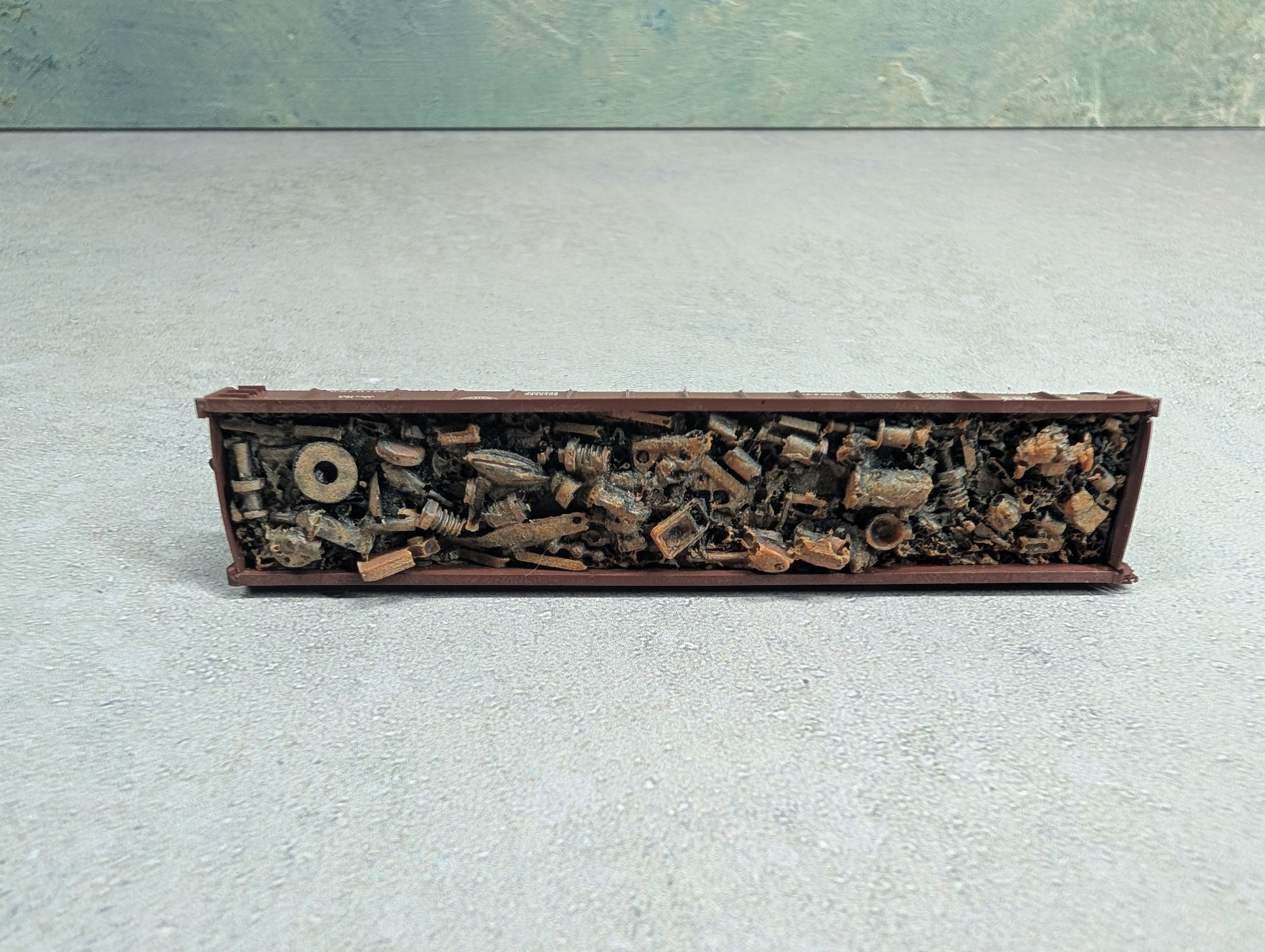 USED Micro-Trains N Scale Drop End Gondola w/ Scrap Load Southern Pacific SP #94083 Knuckle Couplers