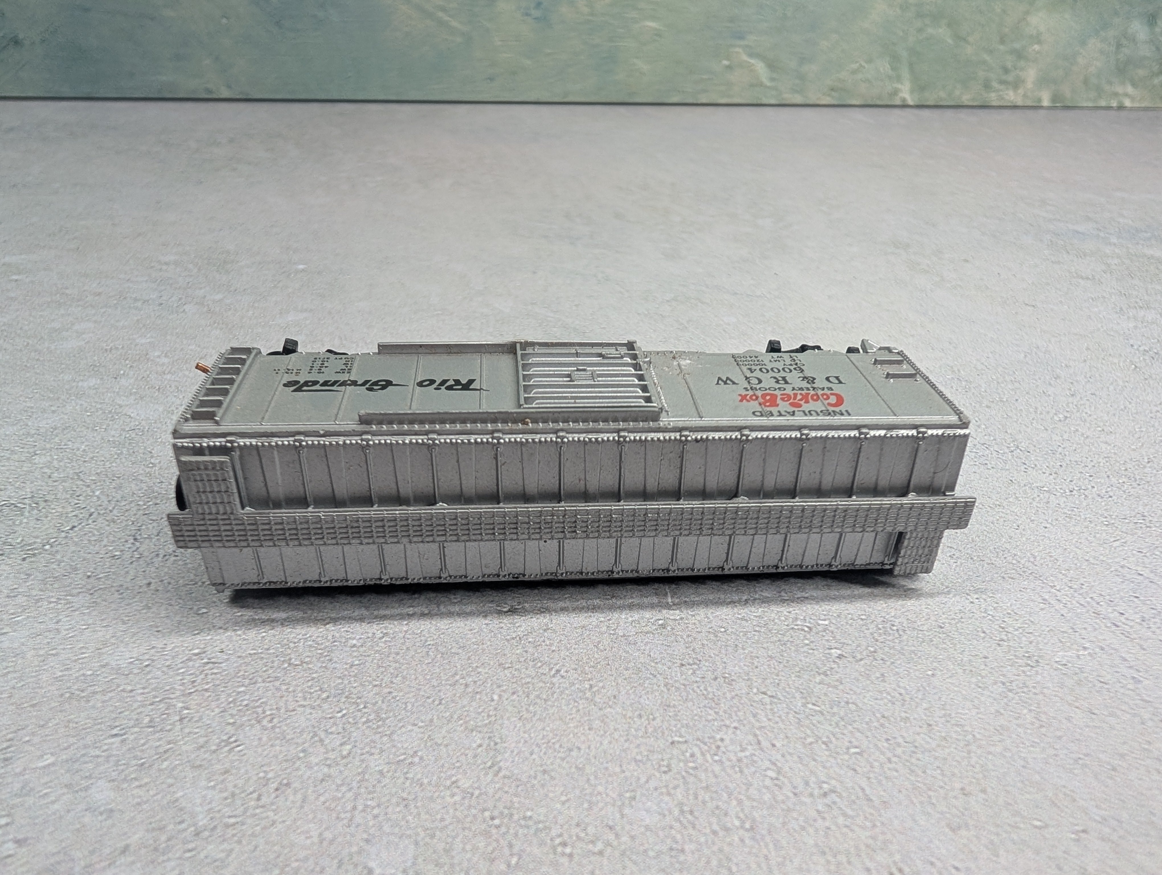 USED Bachmann N Scale Box Car Rio Grande D&RGW #60004 Cookie Box, Knuckle Couplers