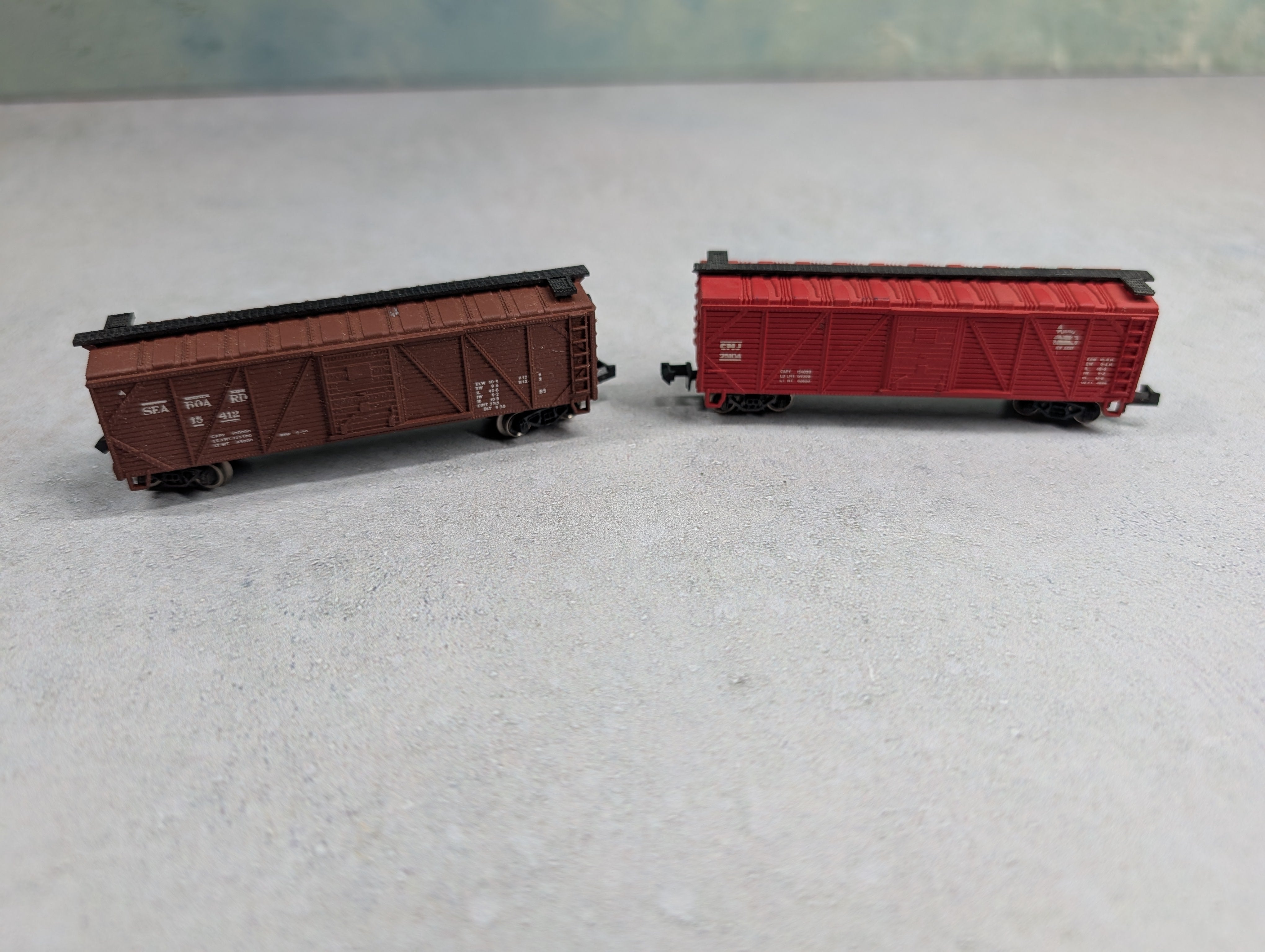 USED N Scale Wooden Box Car CNJ & Seaboard (2 pcs)