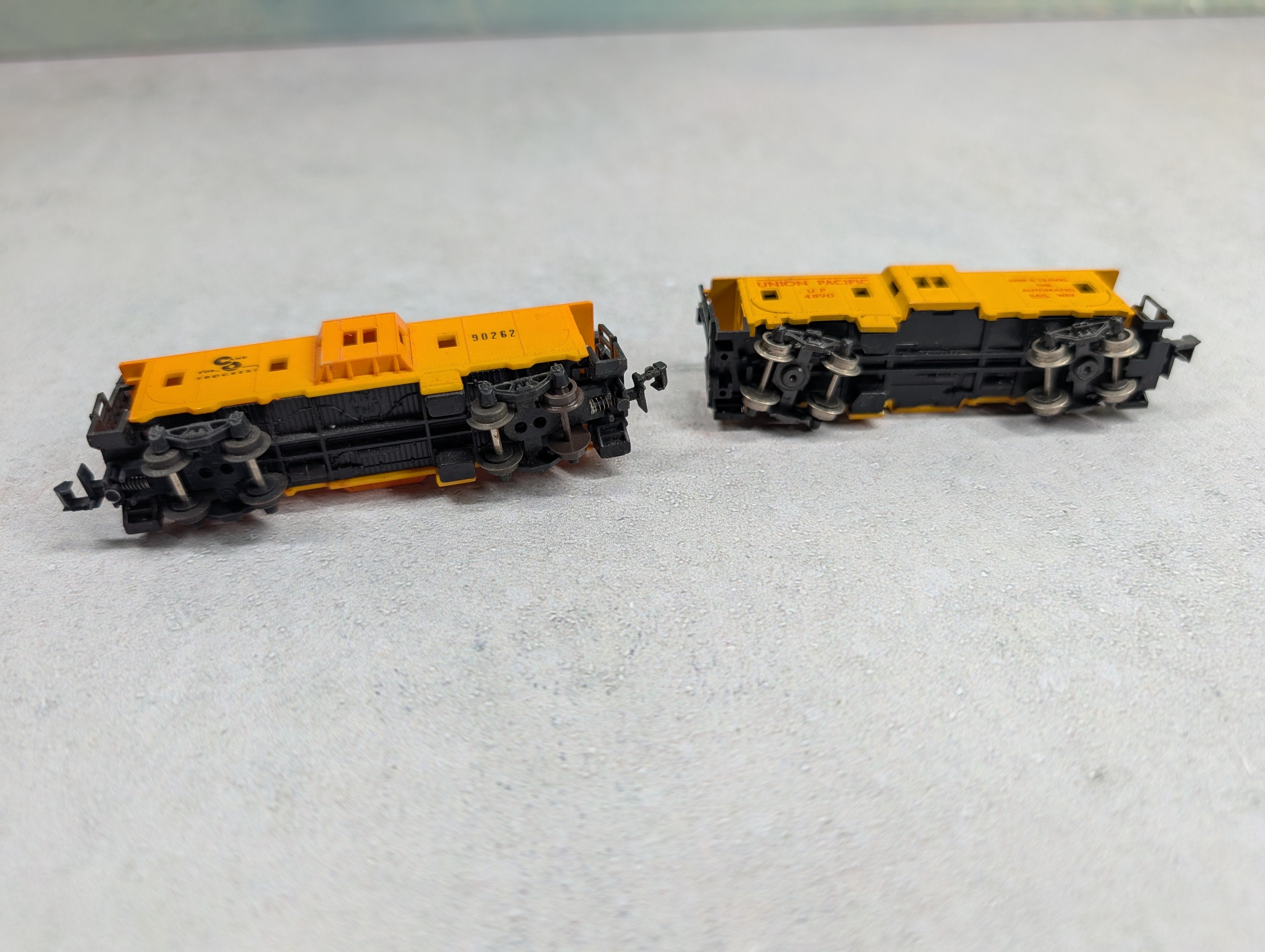 USED N Scale Bay Window Cabosses C&O & UP