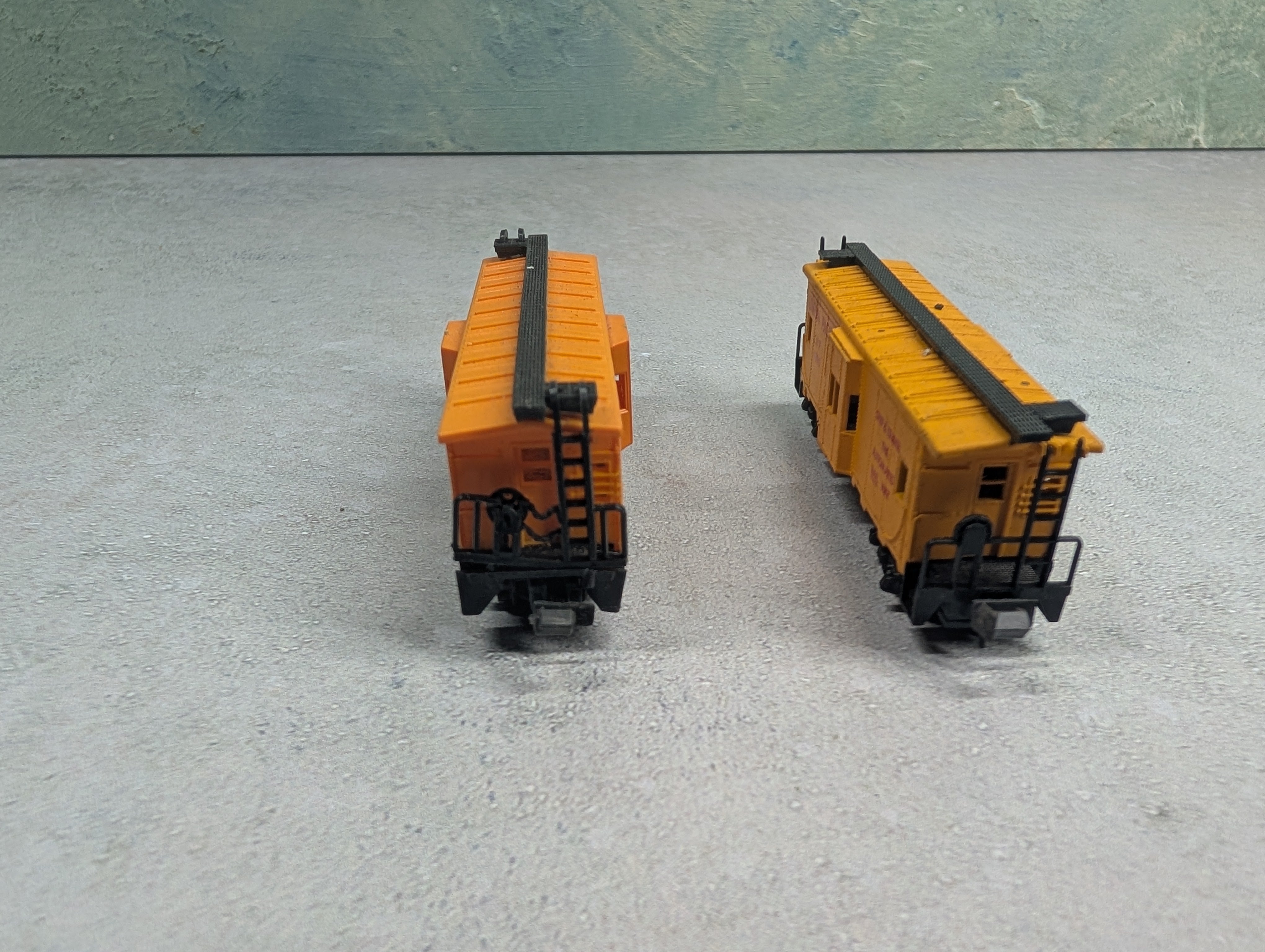 USED N Scale Bay Window Cabosses C&O & UP