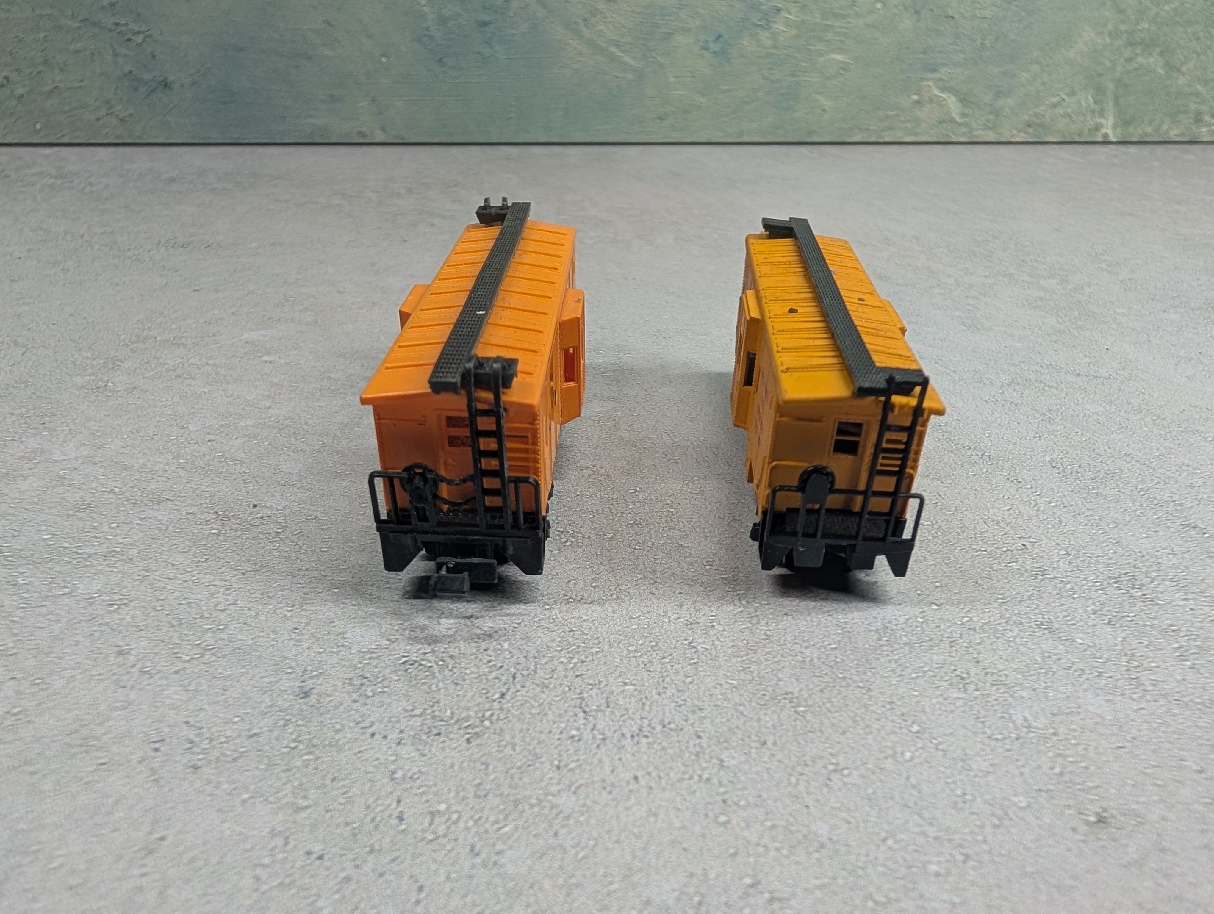 USED N Scale Bay Window Cabosses C&O & UP