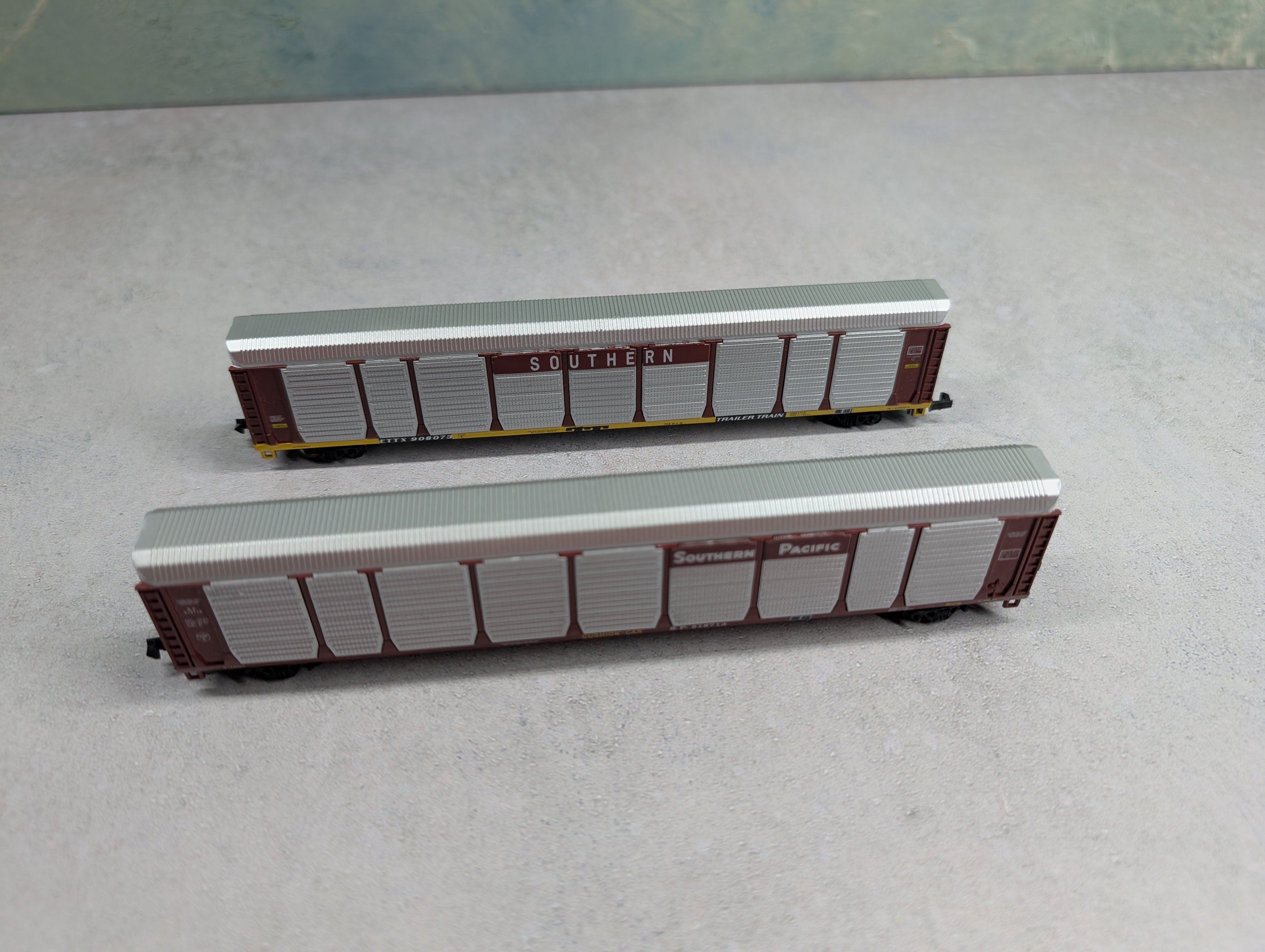 USED Con-Cor N Scale Tri-Level Auro Rack Southern & SP (2 pcs)