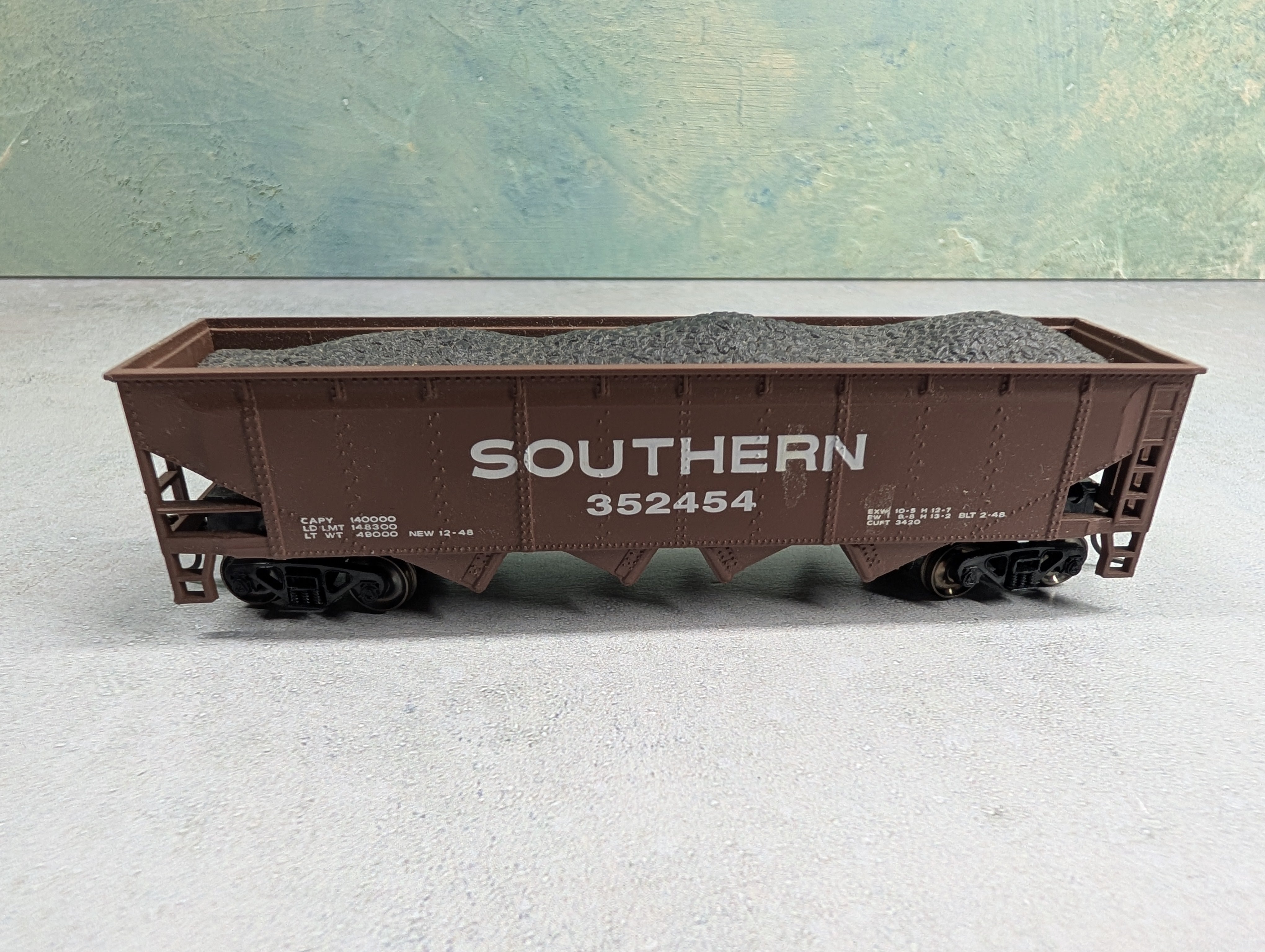 USED Bachmann HO Scale 70 Ton Quad Hopper Southern #352454 w/ Coal Load & Gearboxers