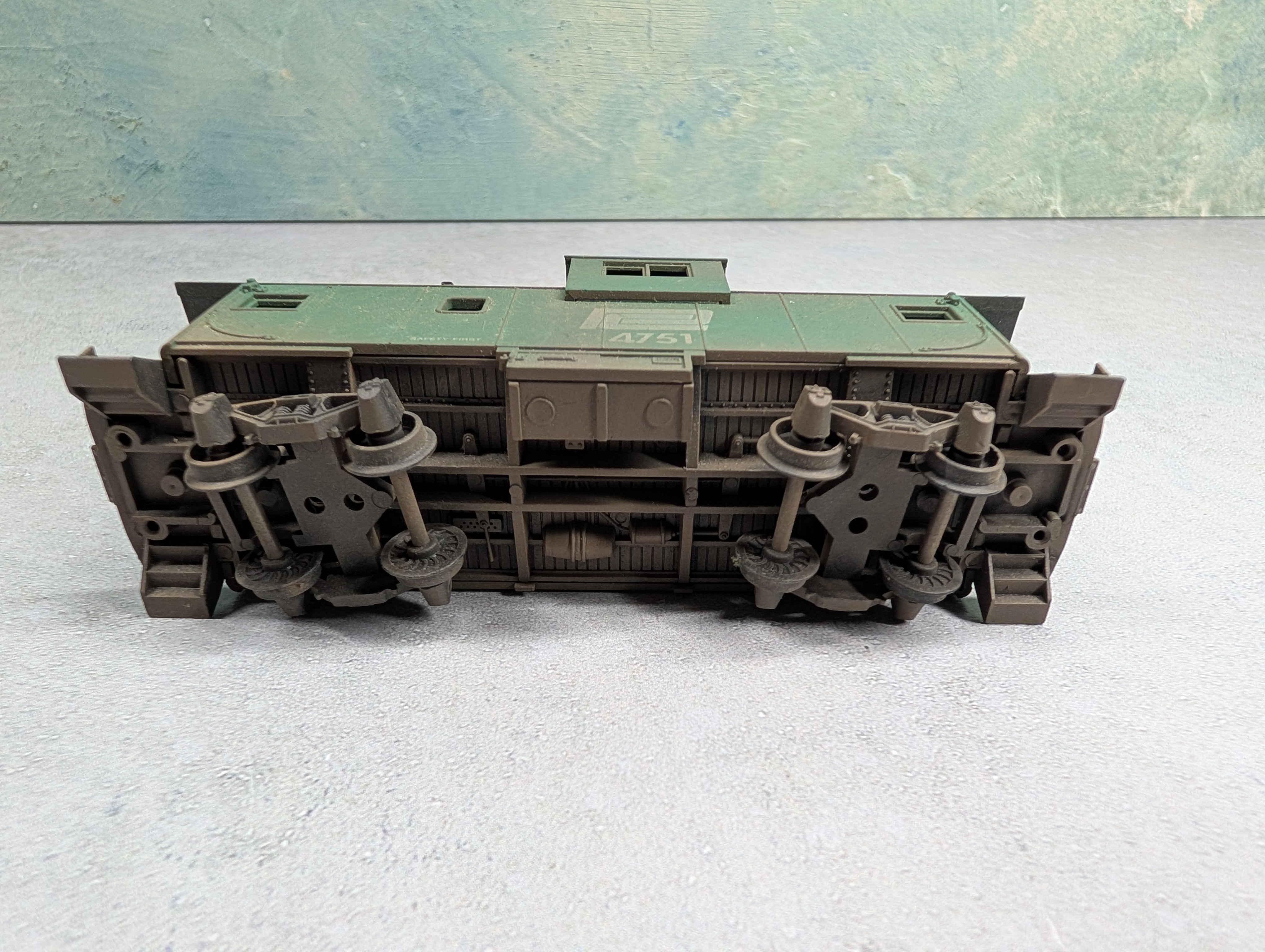 USED HO Scale Caboose Penn Central PC #4751 Weathered