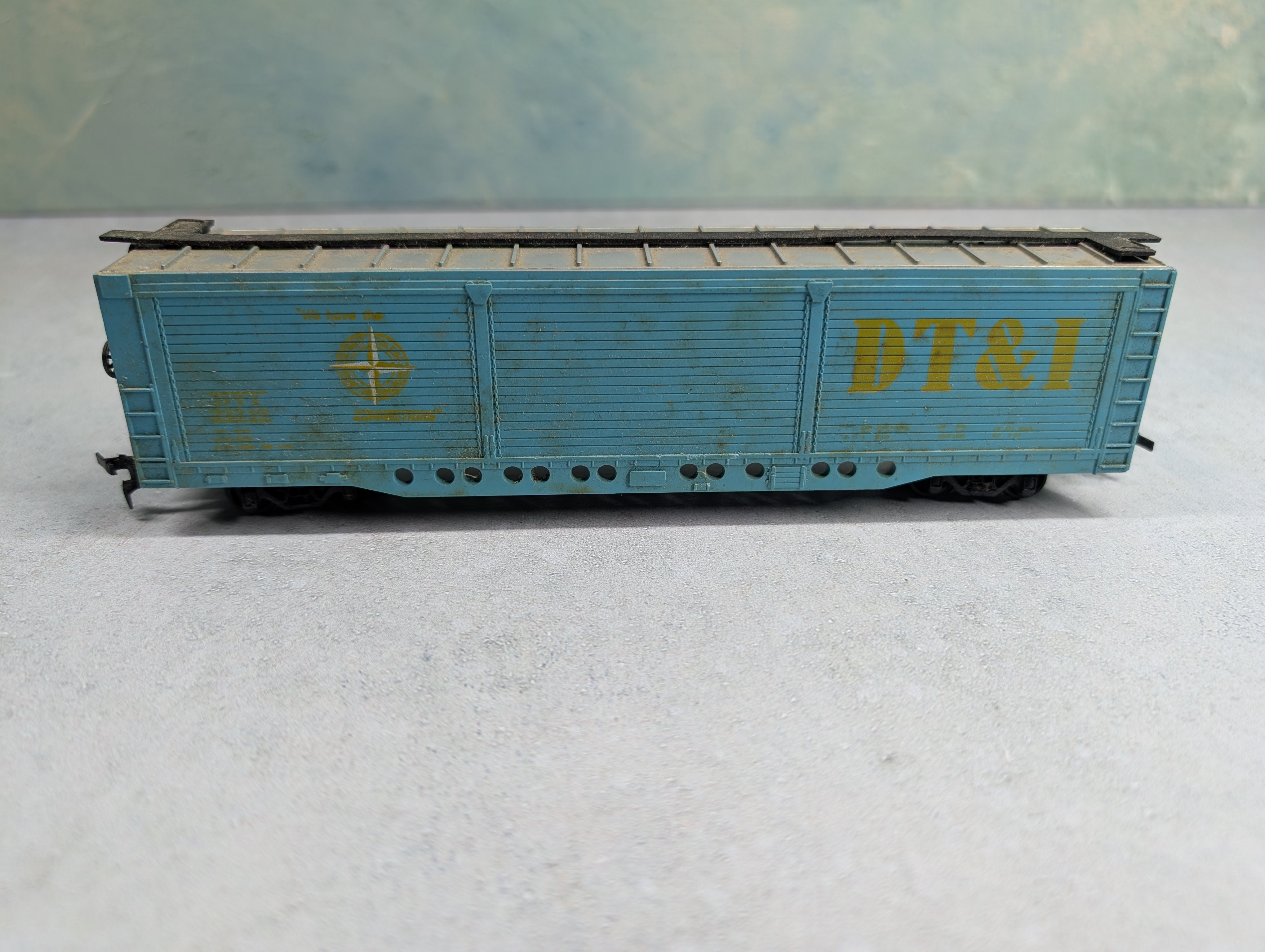 USED AHM HO Scale All Door Box Car DT&I #32246 Weathered