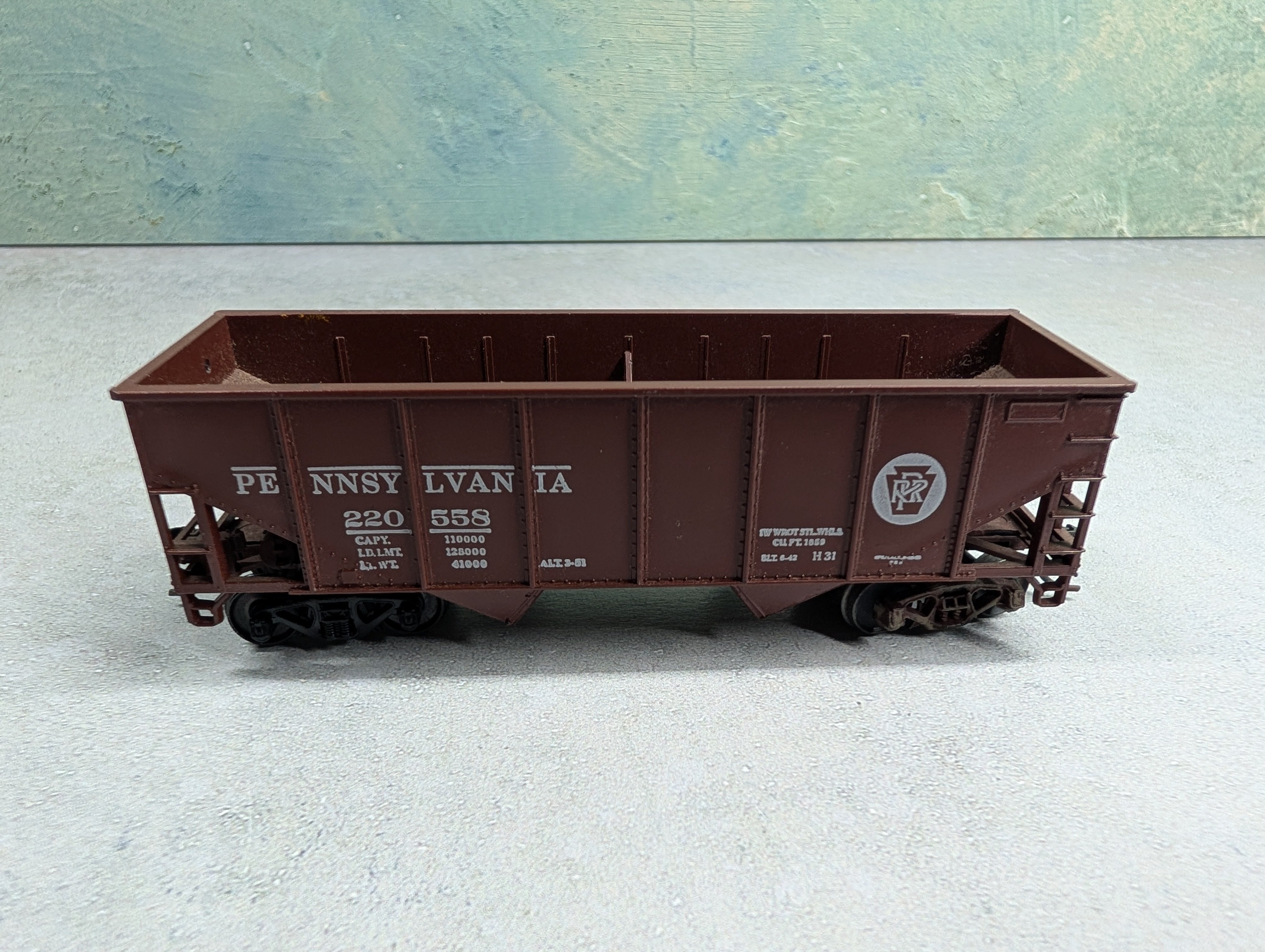 USED Athearn HO Scale 2 Bay Open Hopper Pennsylvania PRR #220558