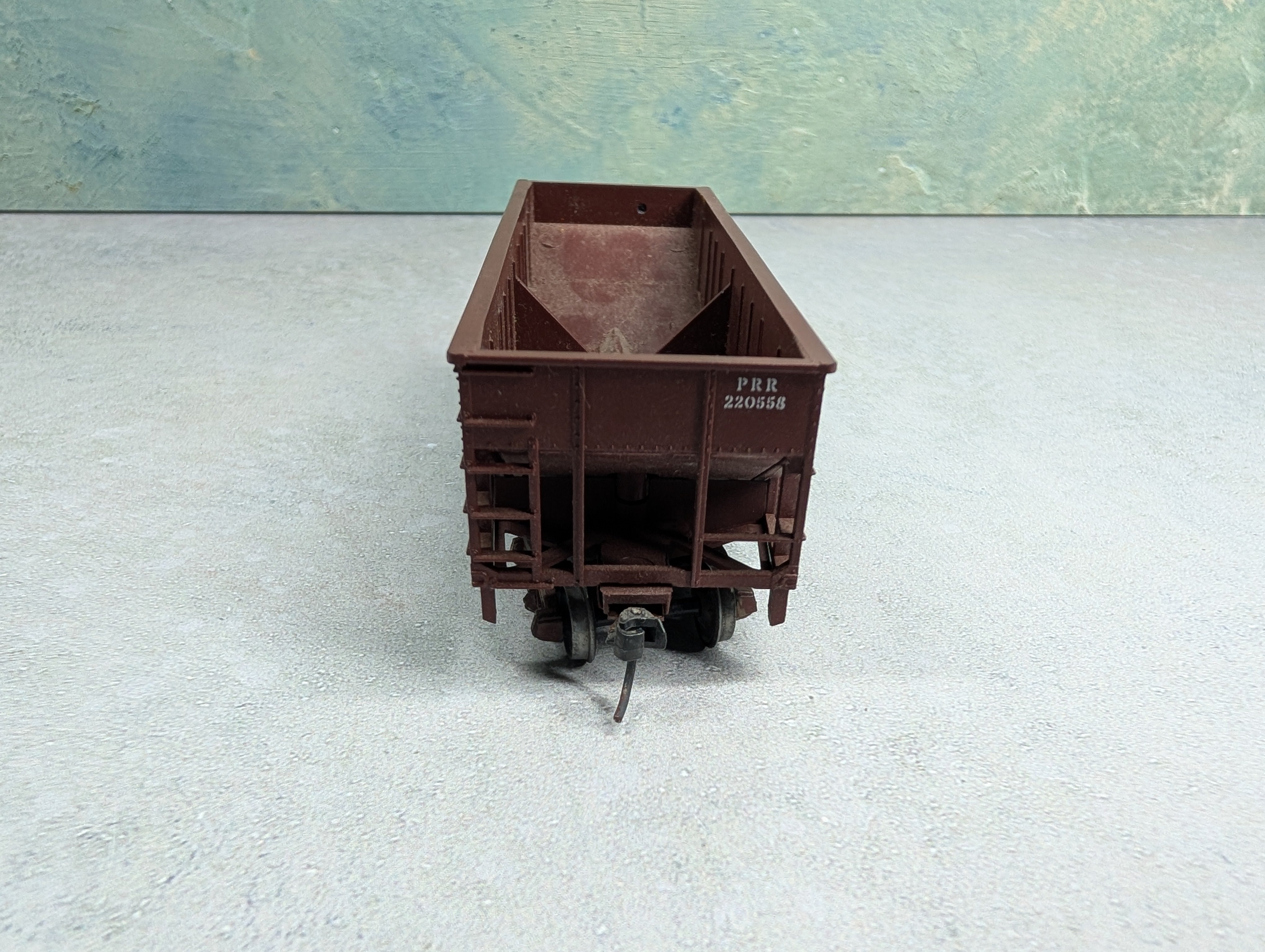 USED Athearn HO Scale 2 Bay Open Hopper Pennsylvania PRR #220558