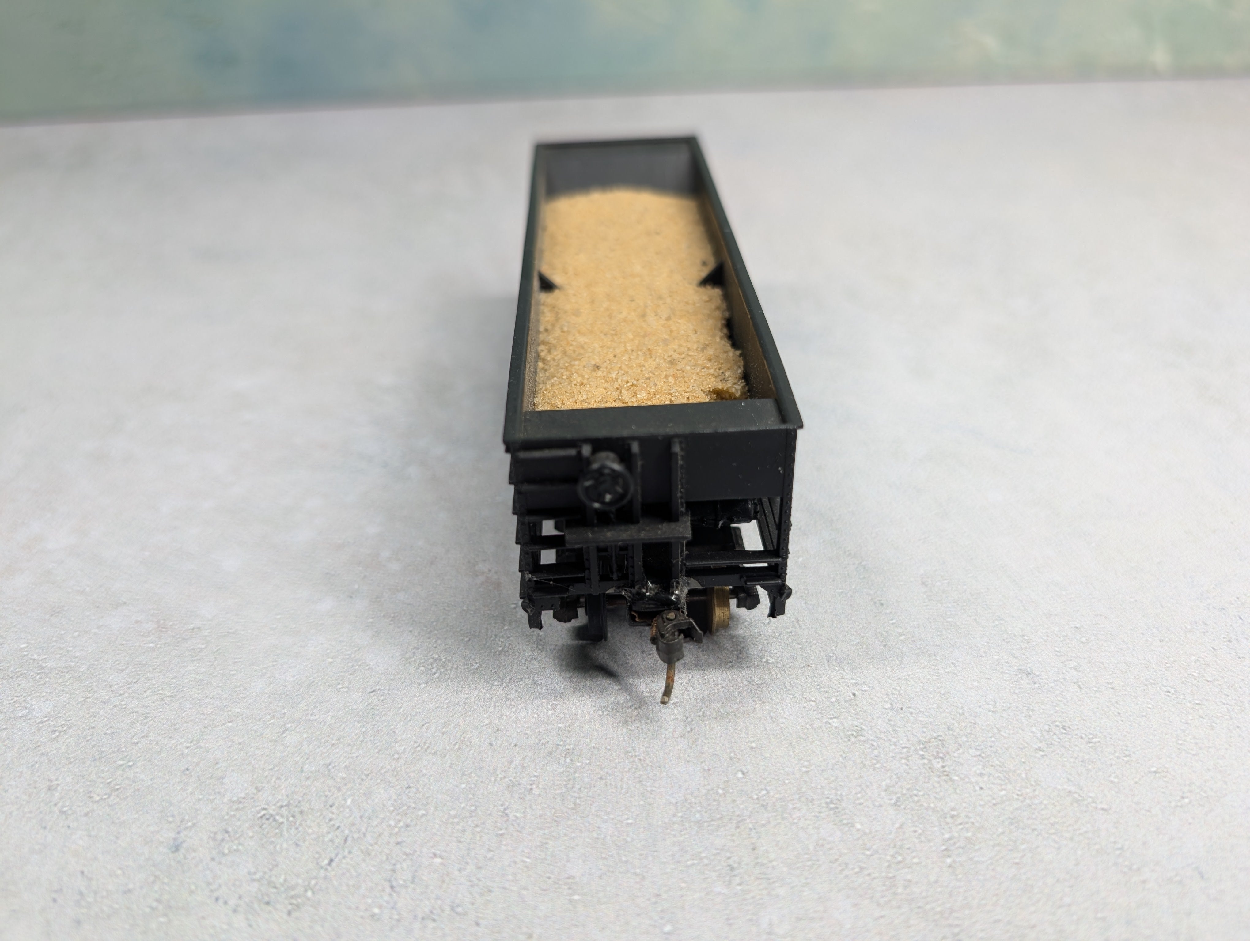 USED HO Scale Operating Hopper Reading RDG #65950