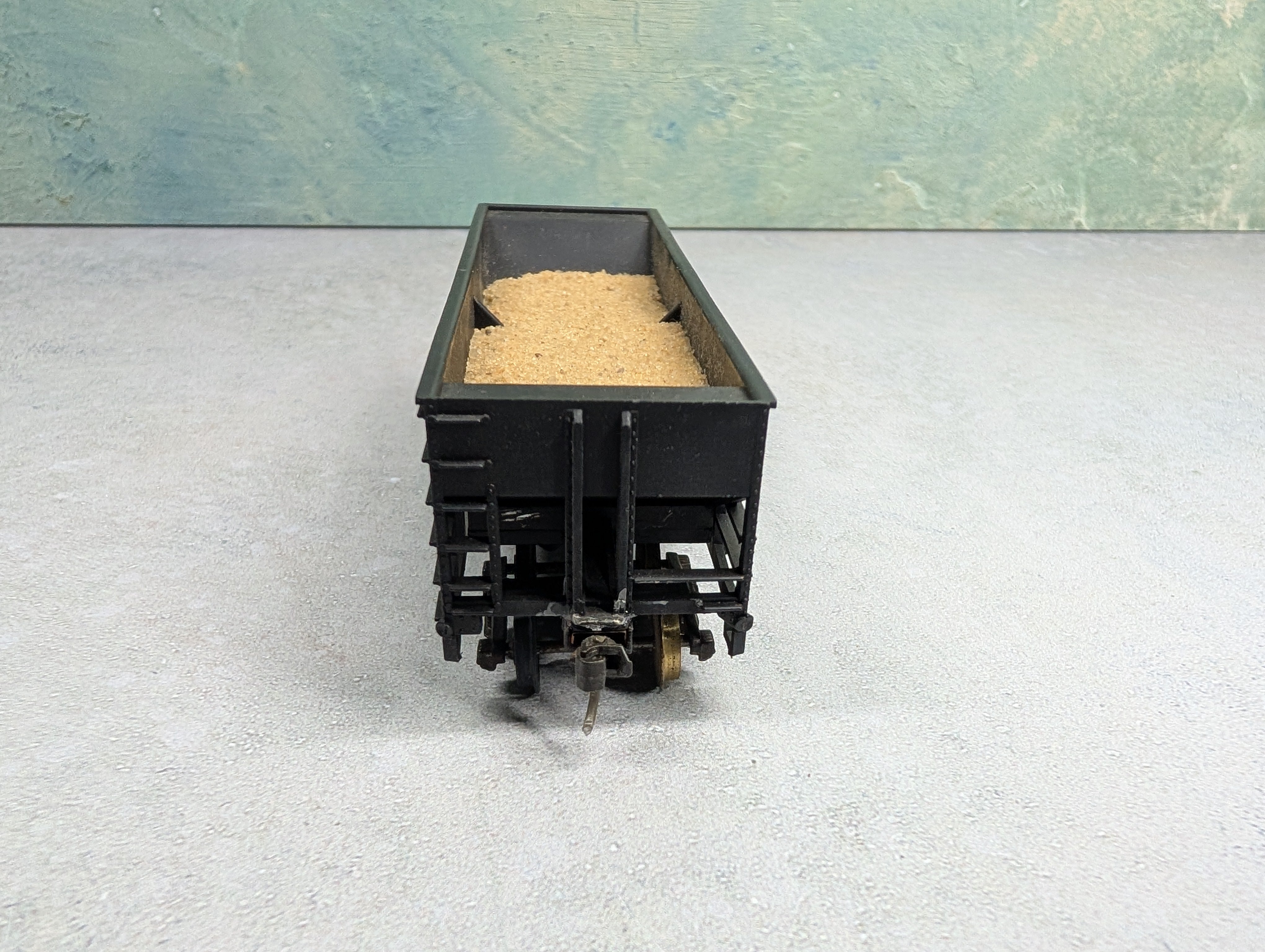 USED HO Scale Operating Hopper Reading RDG #65950