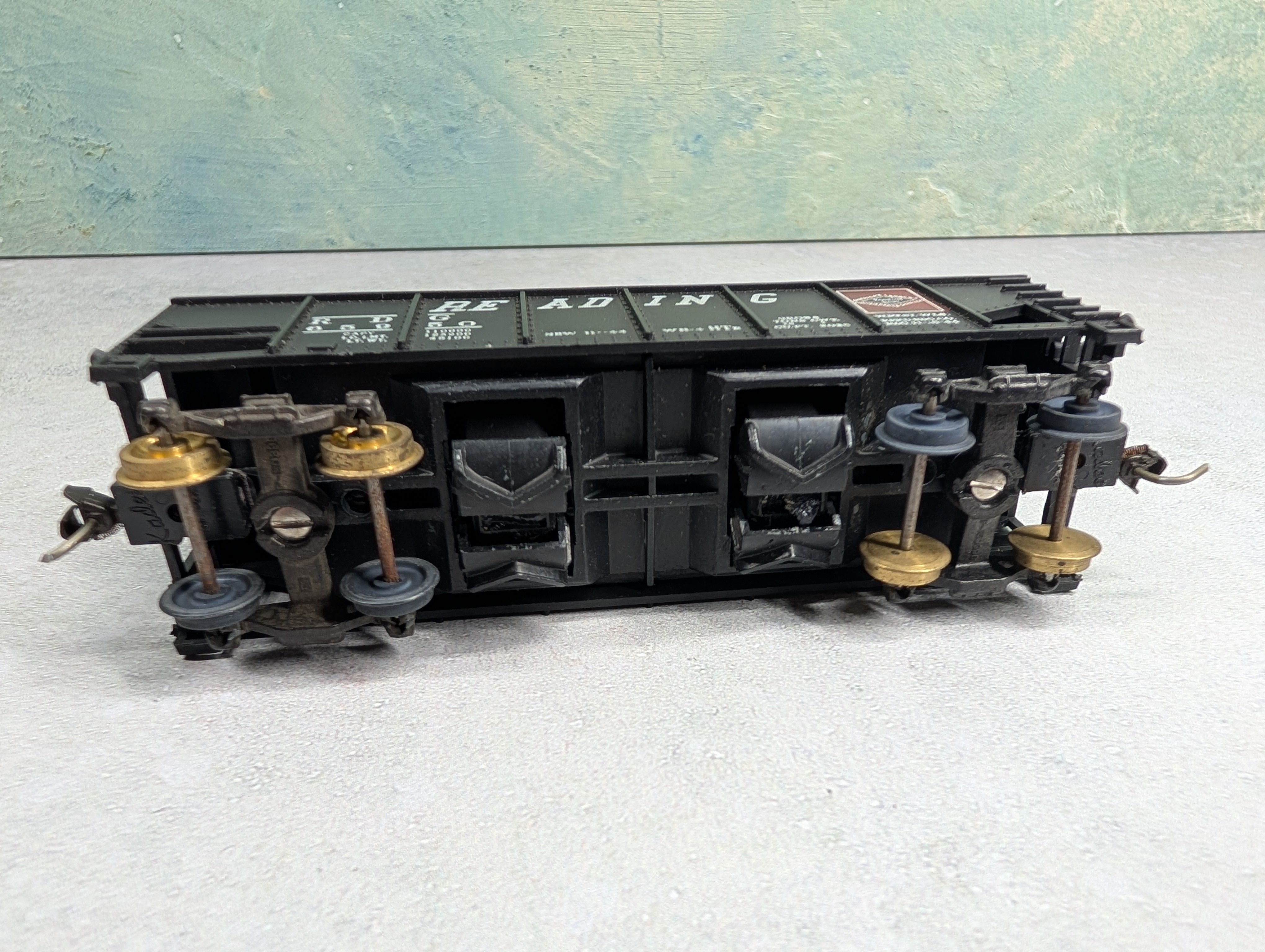 USED HO Scale Operating Hopper Reading RDG #65950