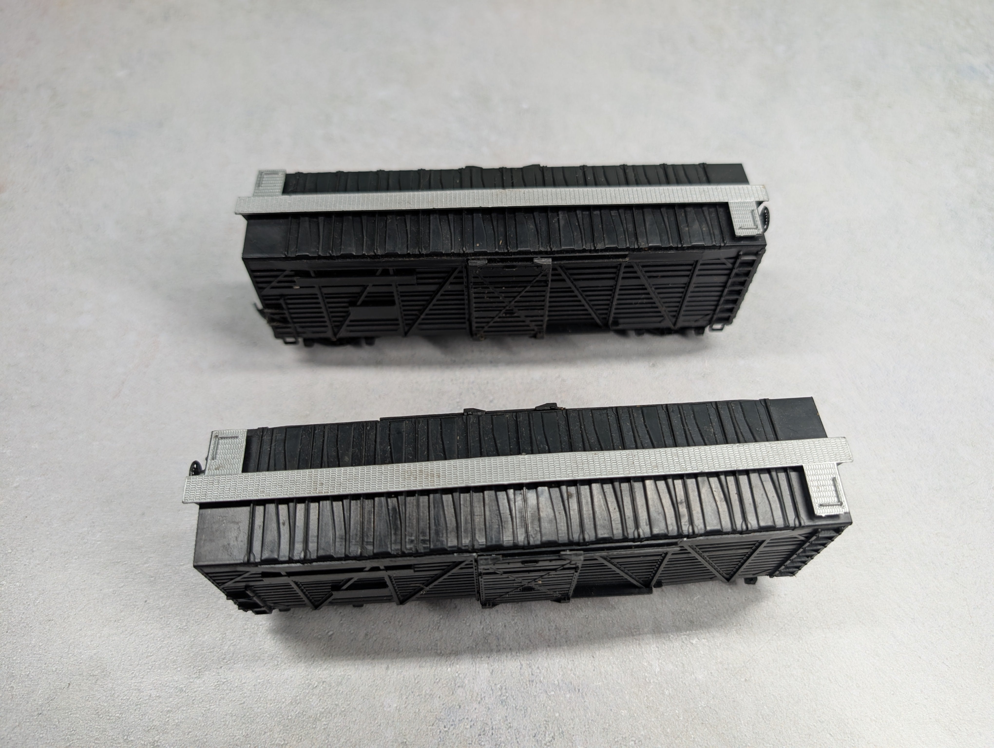 USED Athearn HO Scale Cattle Stock Cars Undecorated (2 pcs)