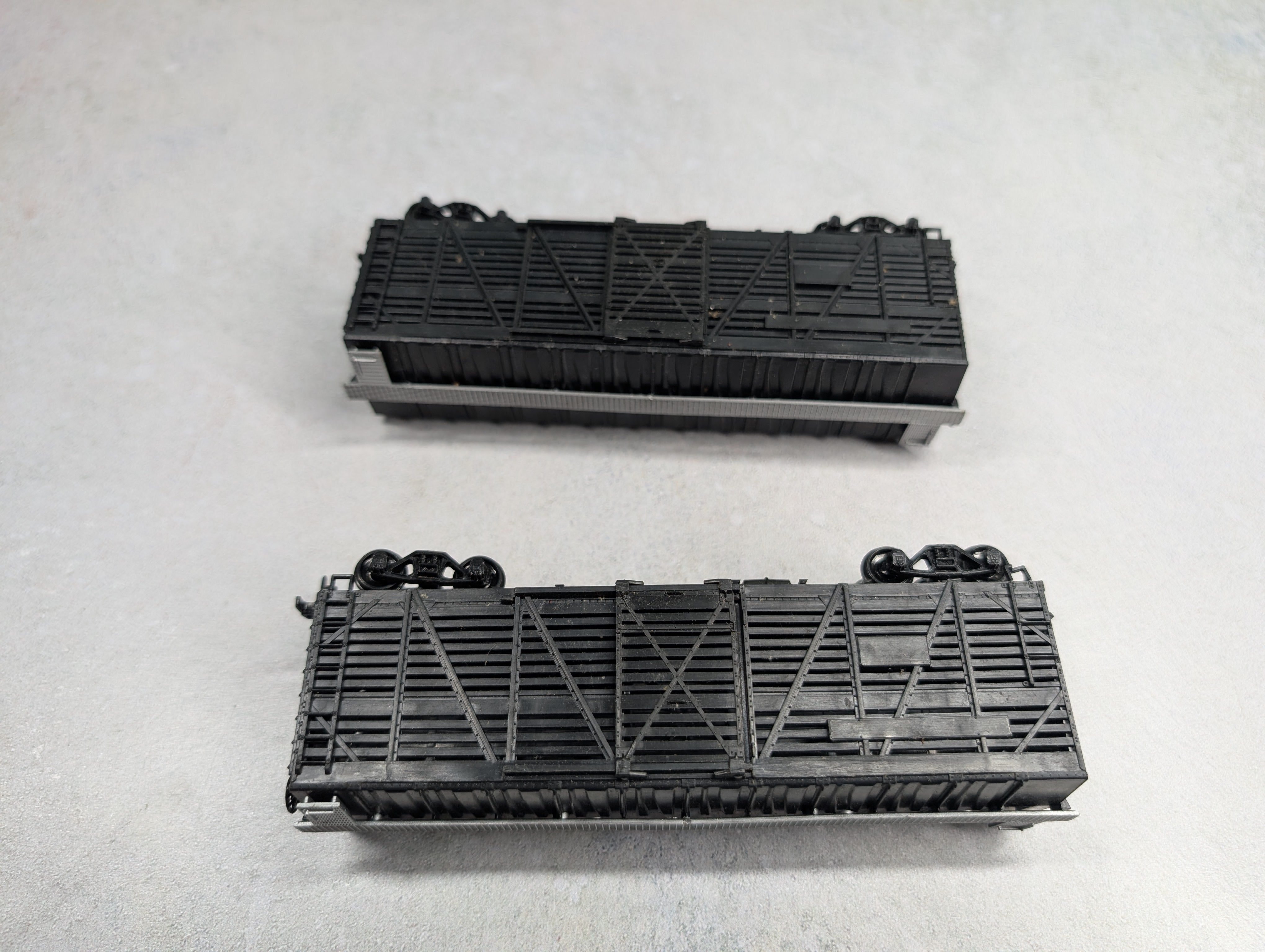 USED Athearn HO Scale Cattle Stock Cars Undecorated (2 pcs)