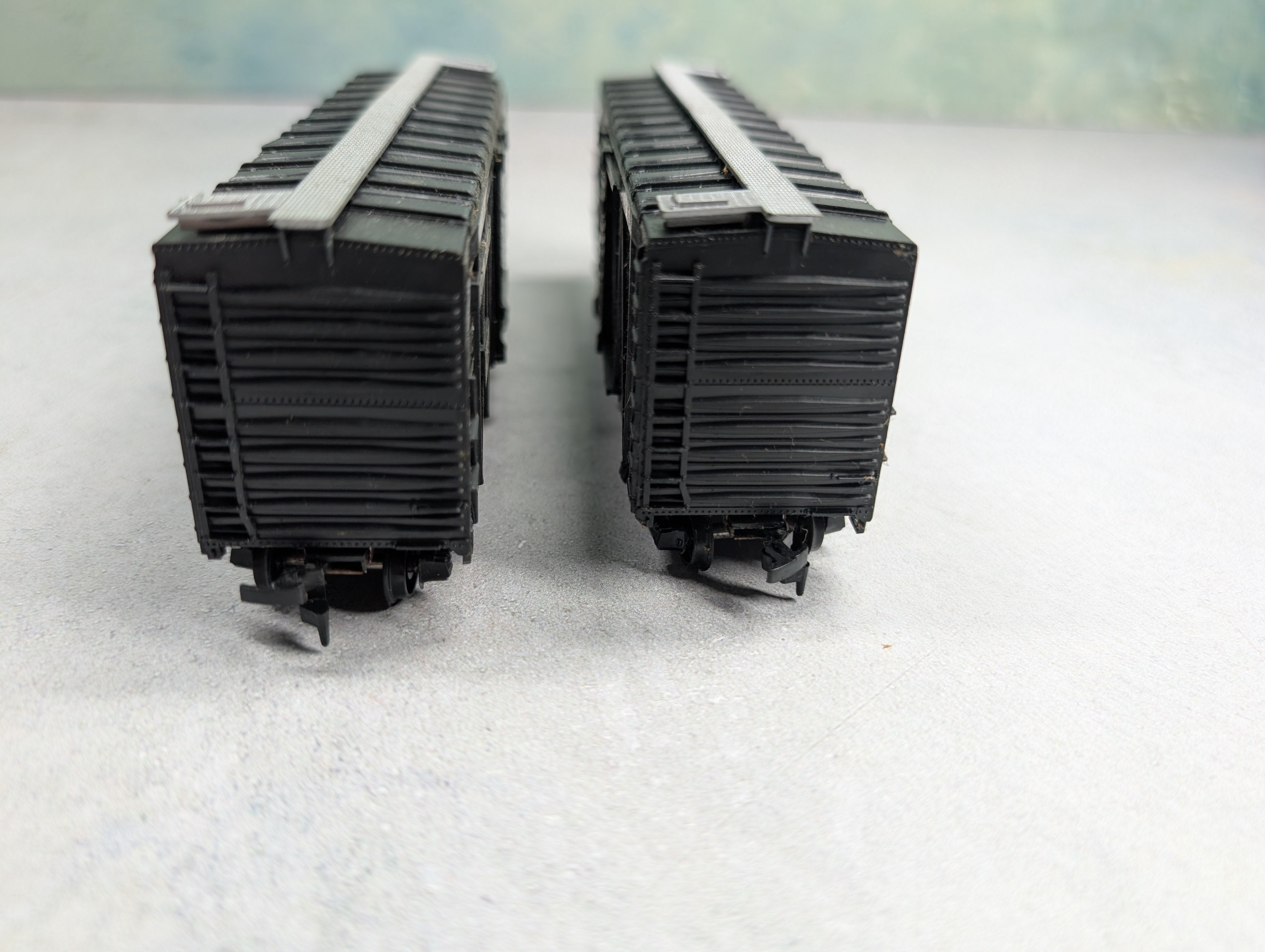 USED Athearn HO Scale Cattle Stock Cars Undecorated (2 pcs)