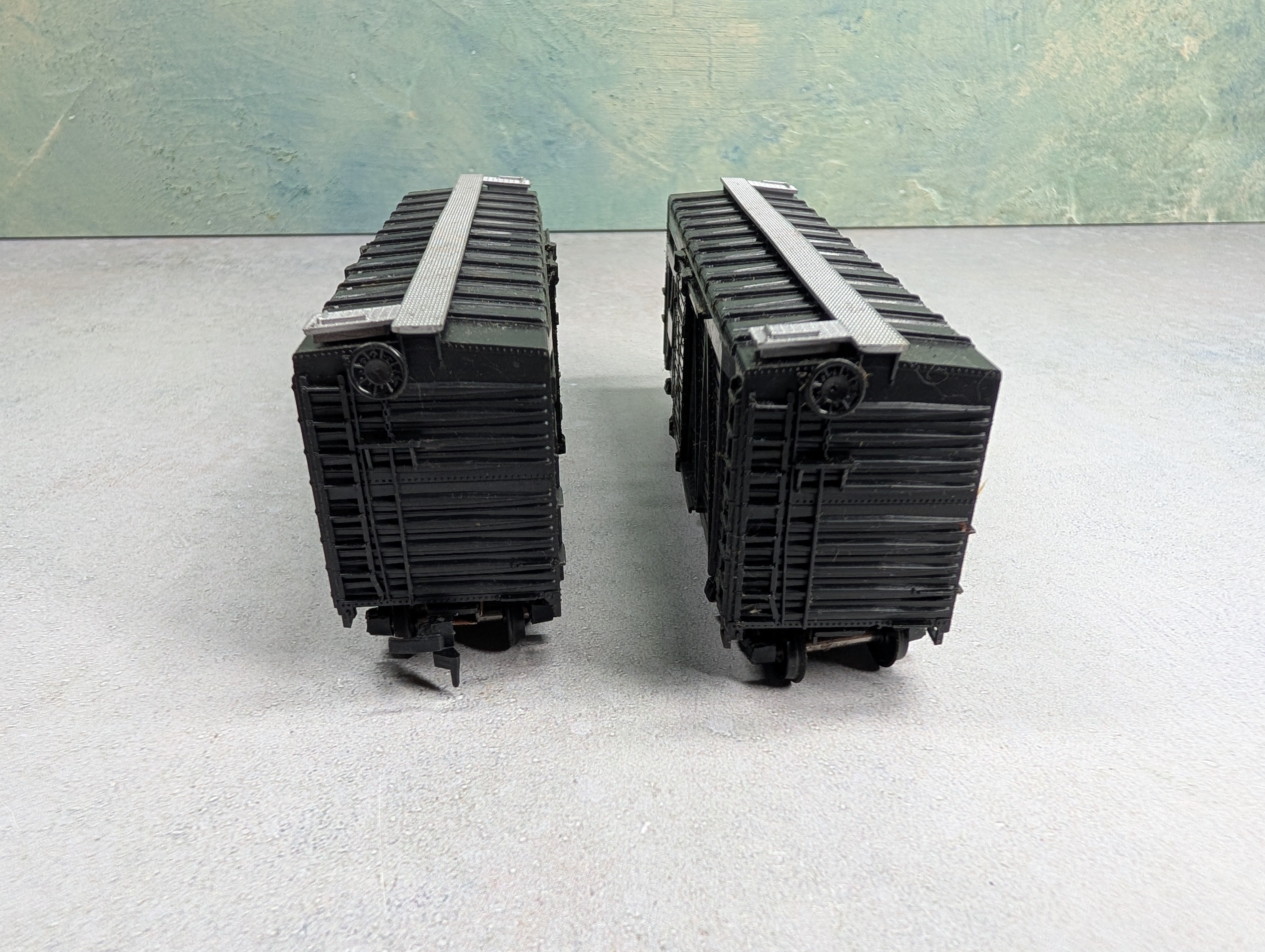 USED Athearn HO Scale Cattle Stock Cars Undecorated (2 pcs)