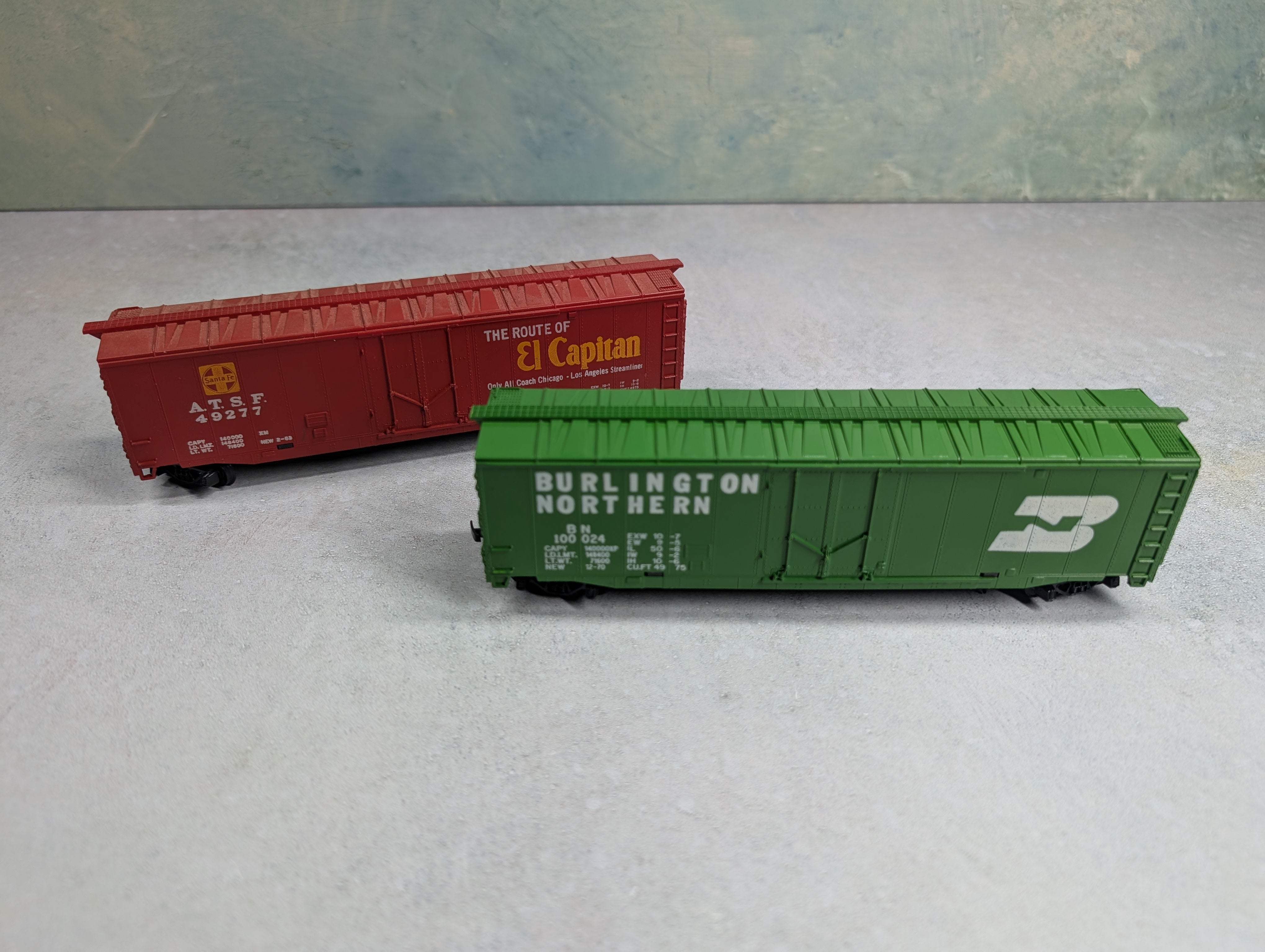USED Tyco HO Scale 50' Box Cars ATSF & BN (2 pcs)