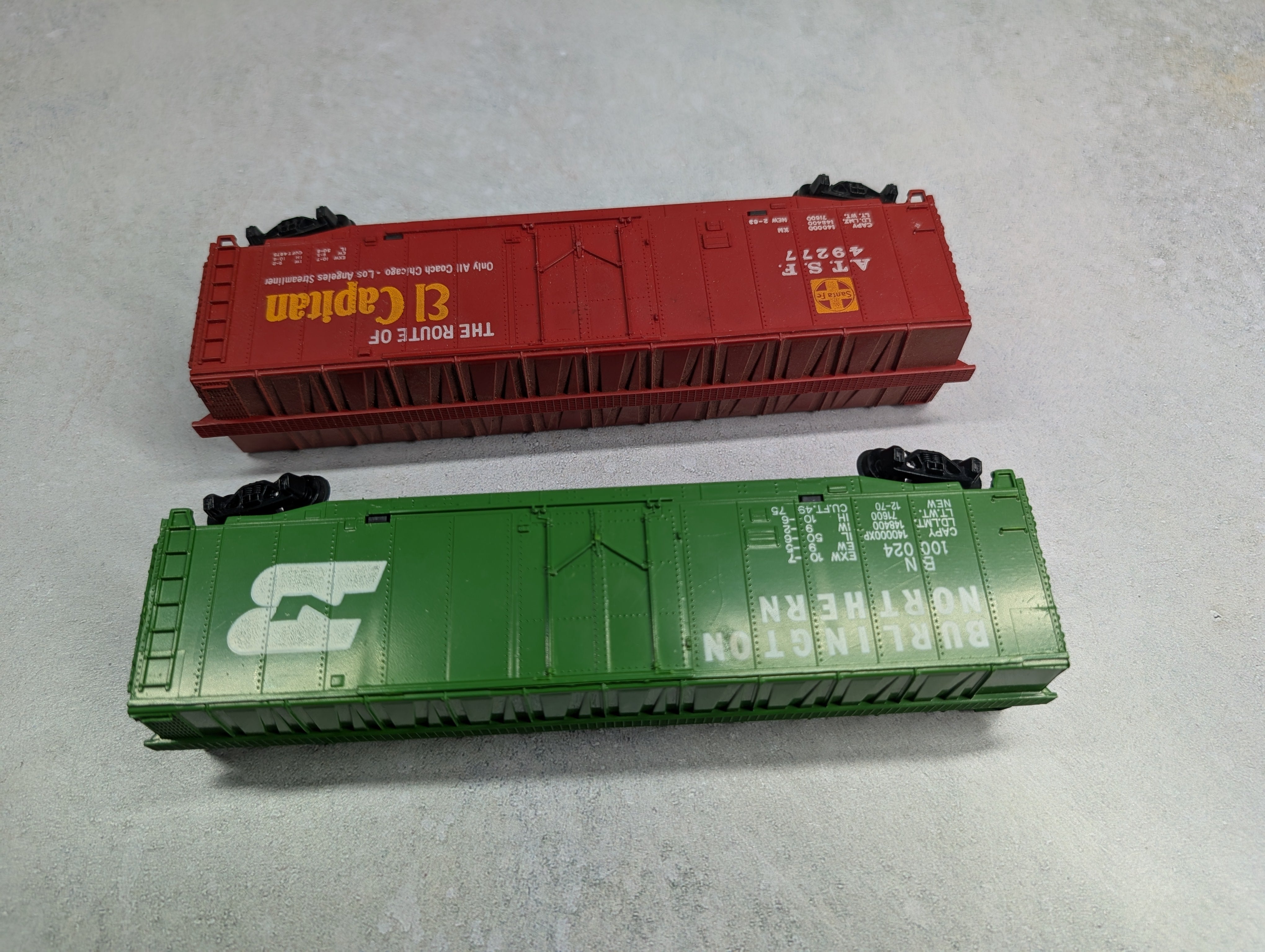 USED Tyco HO Scale 50' Box Cars ATSF & BN (2 pcs)