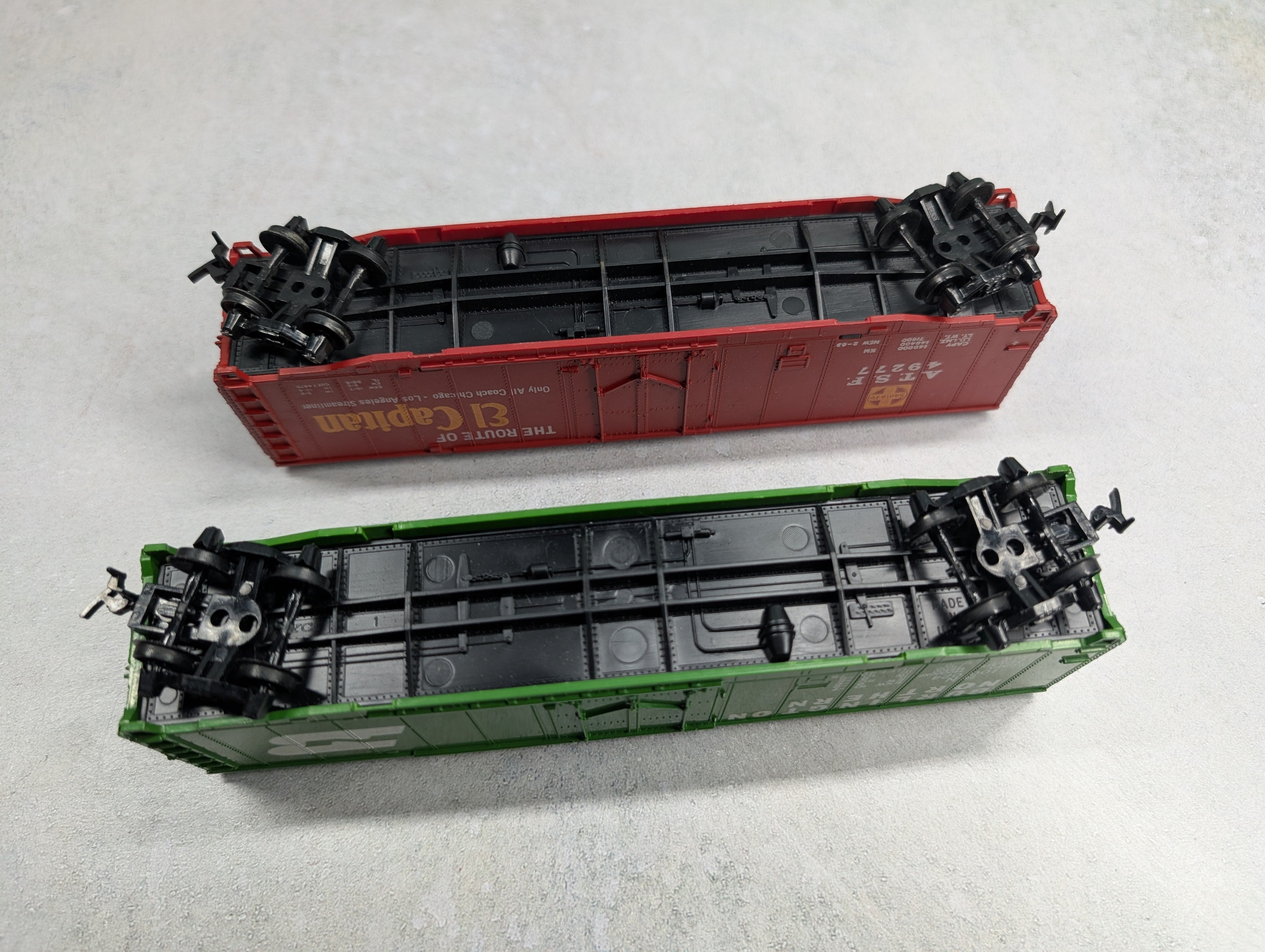 USED Tyco HO Scale 50' Box Cars ATSF & BN (2 pcs)