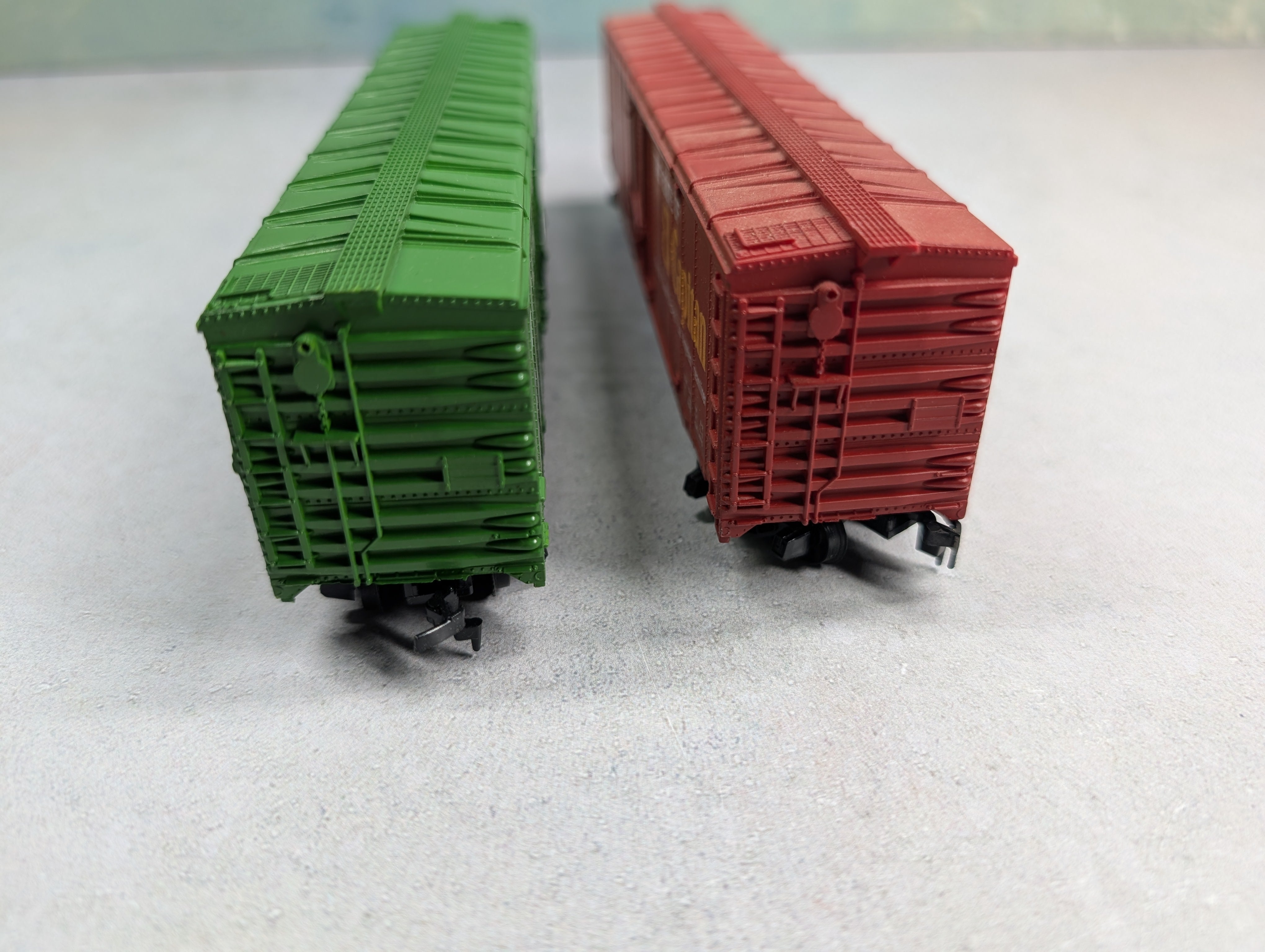 USED Tyco HO Scale 50' Box Cars ATSF & BN (2 pcs)
