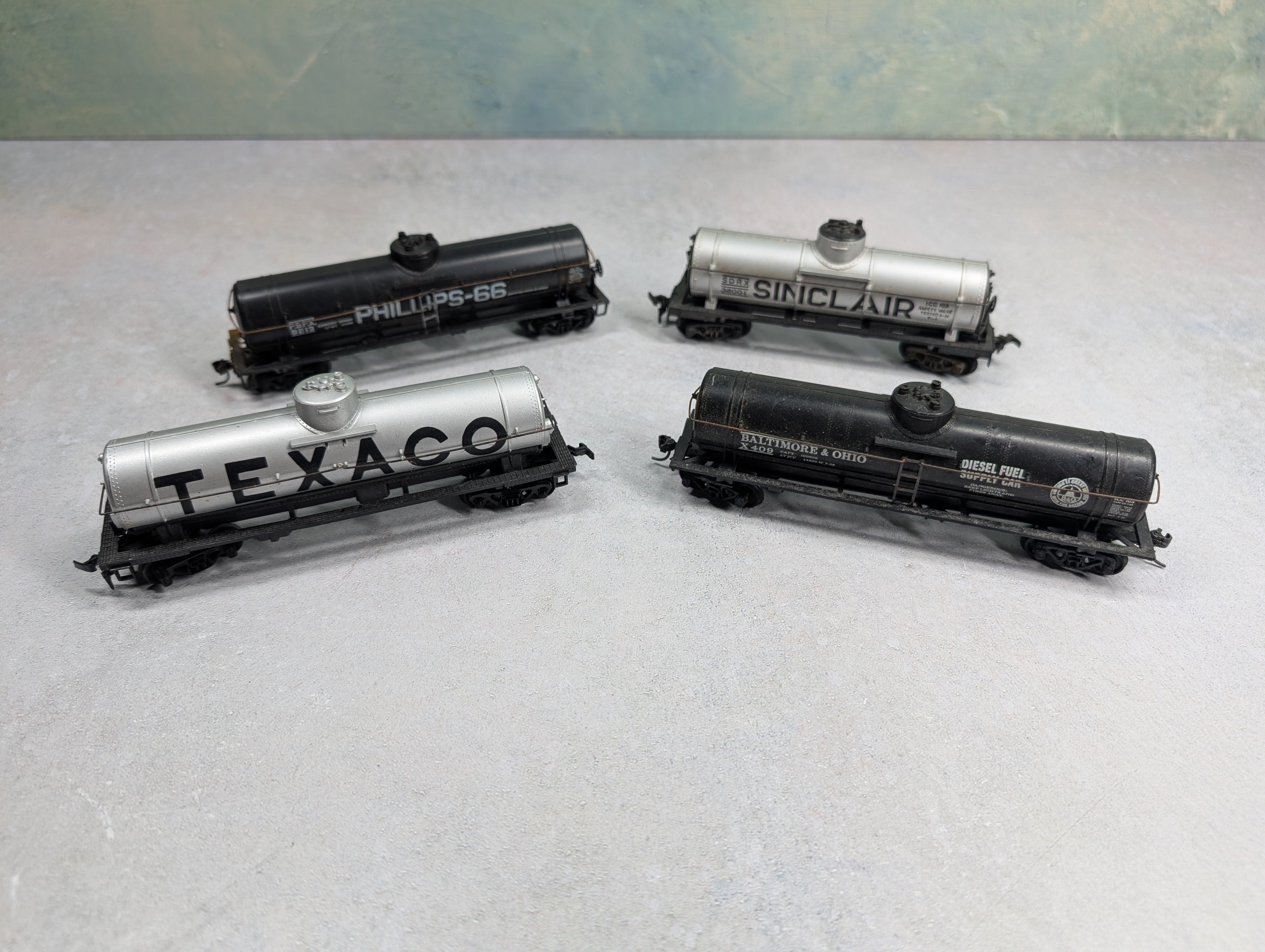 USED HO Scale Single Dome Tank Cars Sinclair, Phillips 66, B&O, Texaco