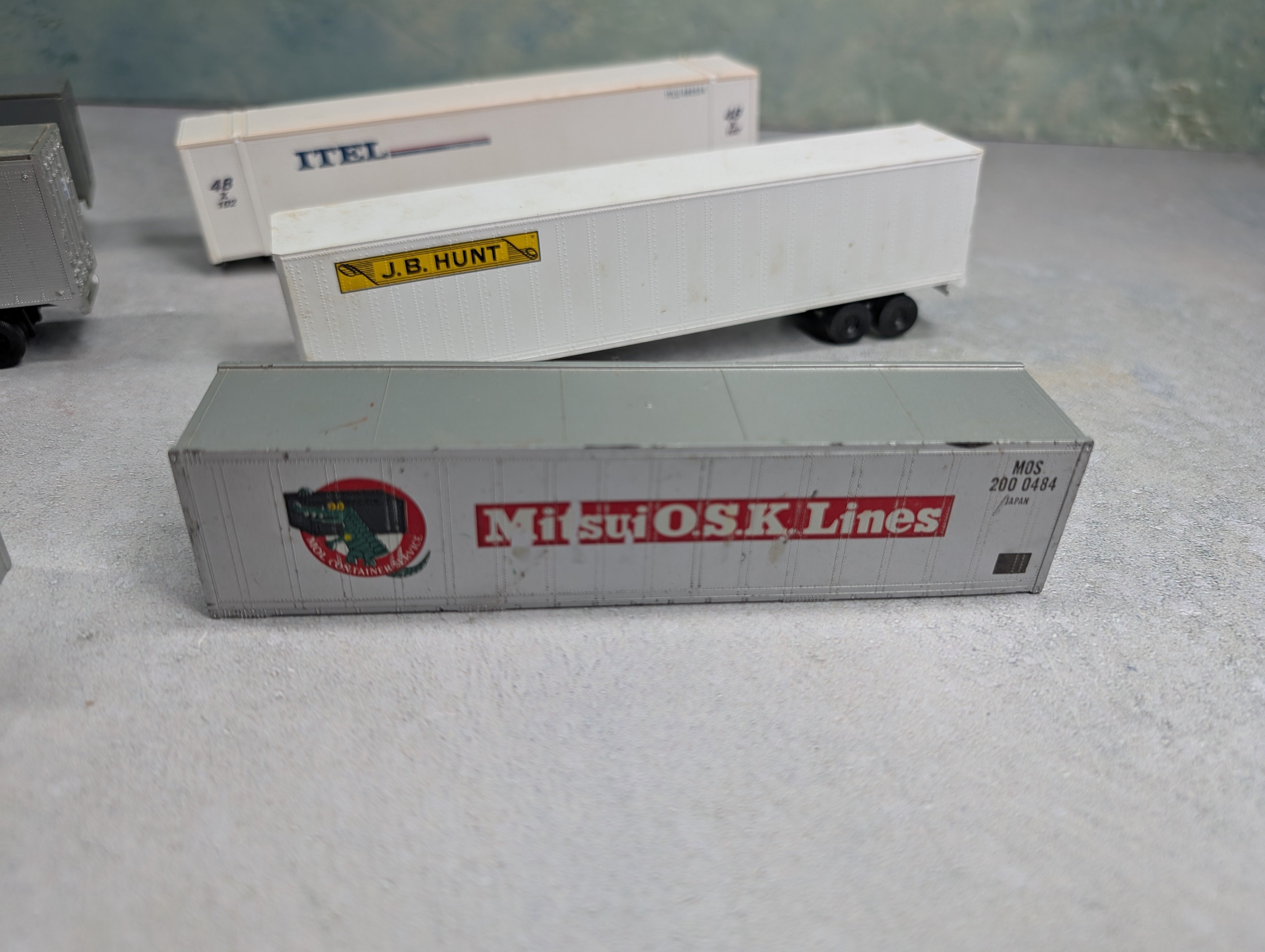 USED HO Scale Lot of Trailers & Containers (6 pcs)