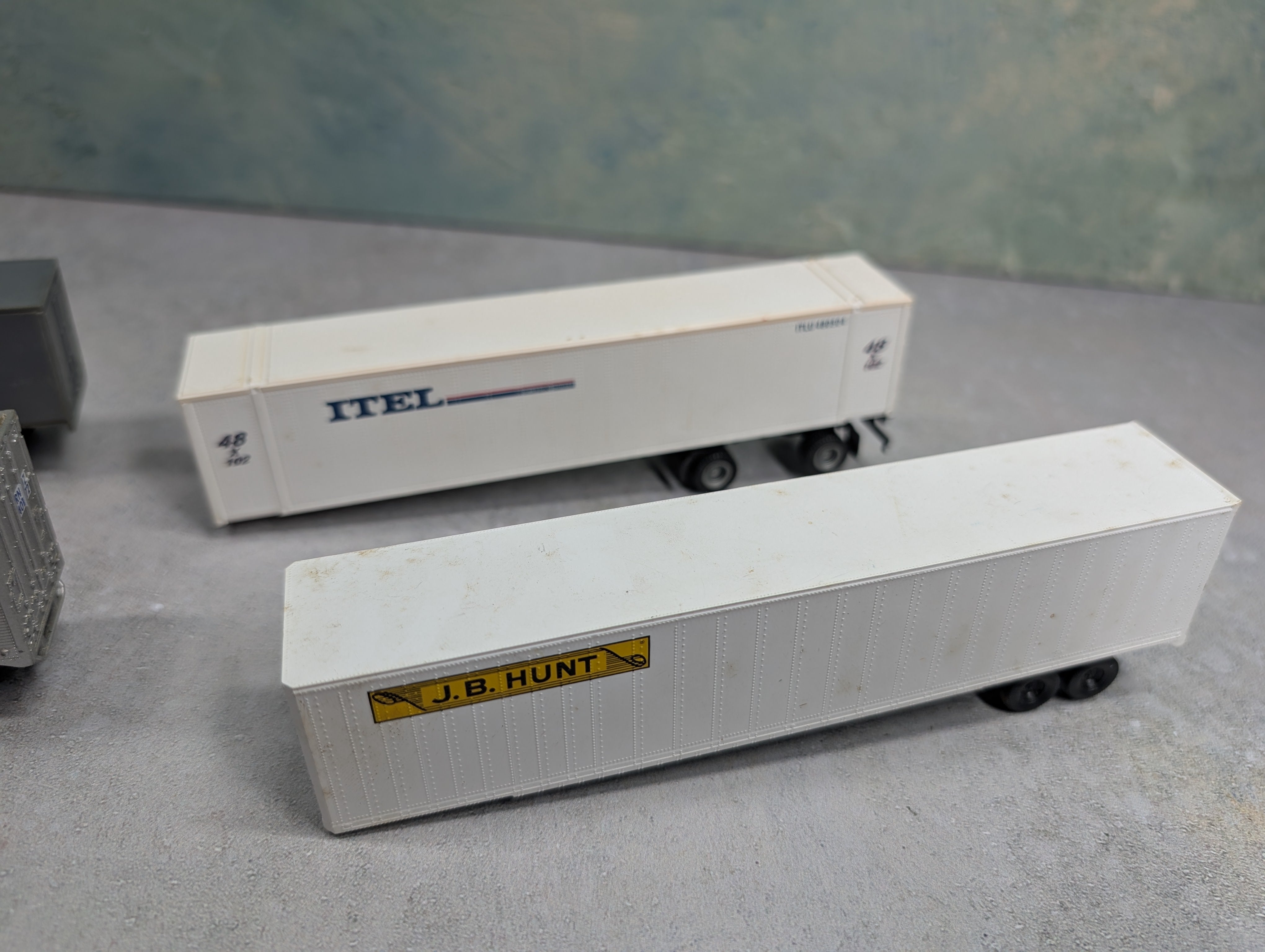 USED HO Scale Lot of Trailers & Containers (6 pcs)