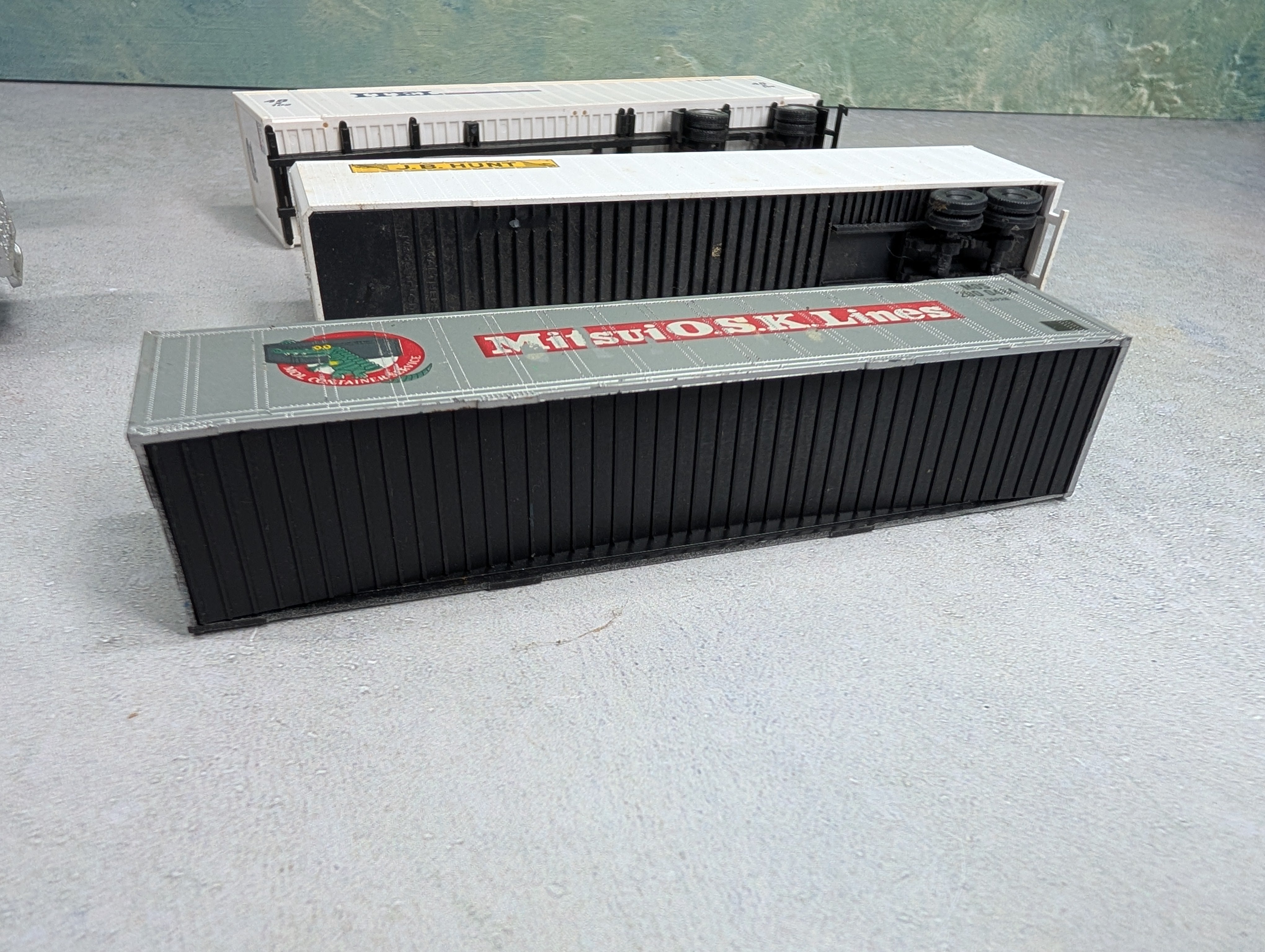 USED HO Scale Lot of Trailers & Containers (6 pcs)