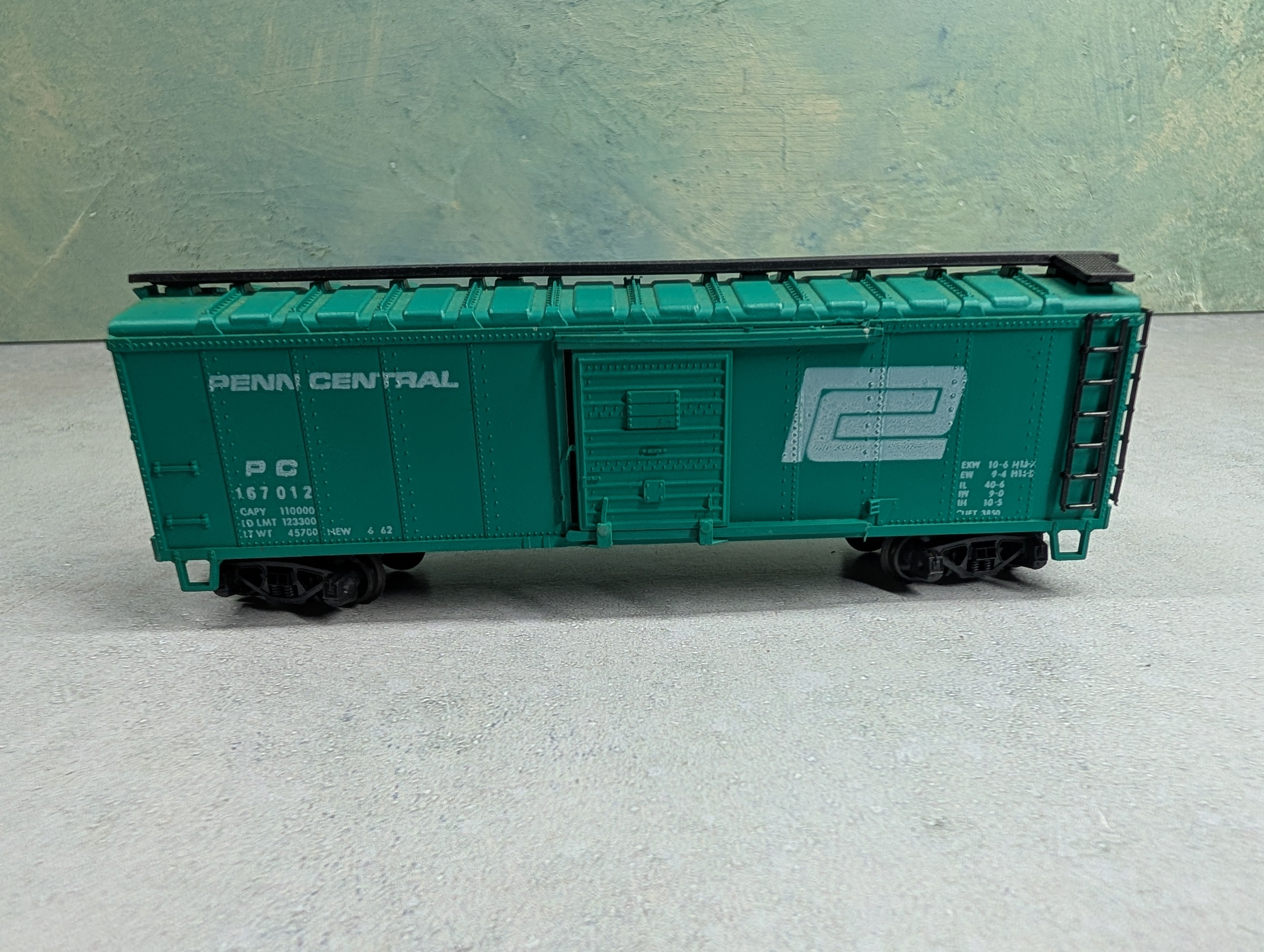 USED ROCO HO Scale 40' Box Car Penn Central PC #167012
