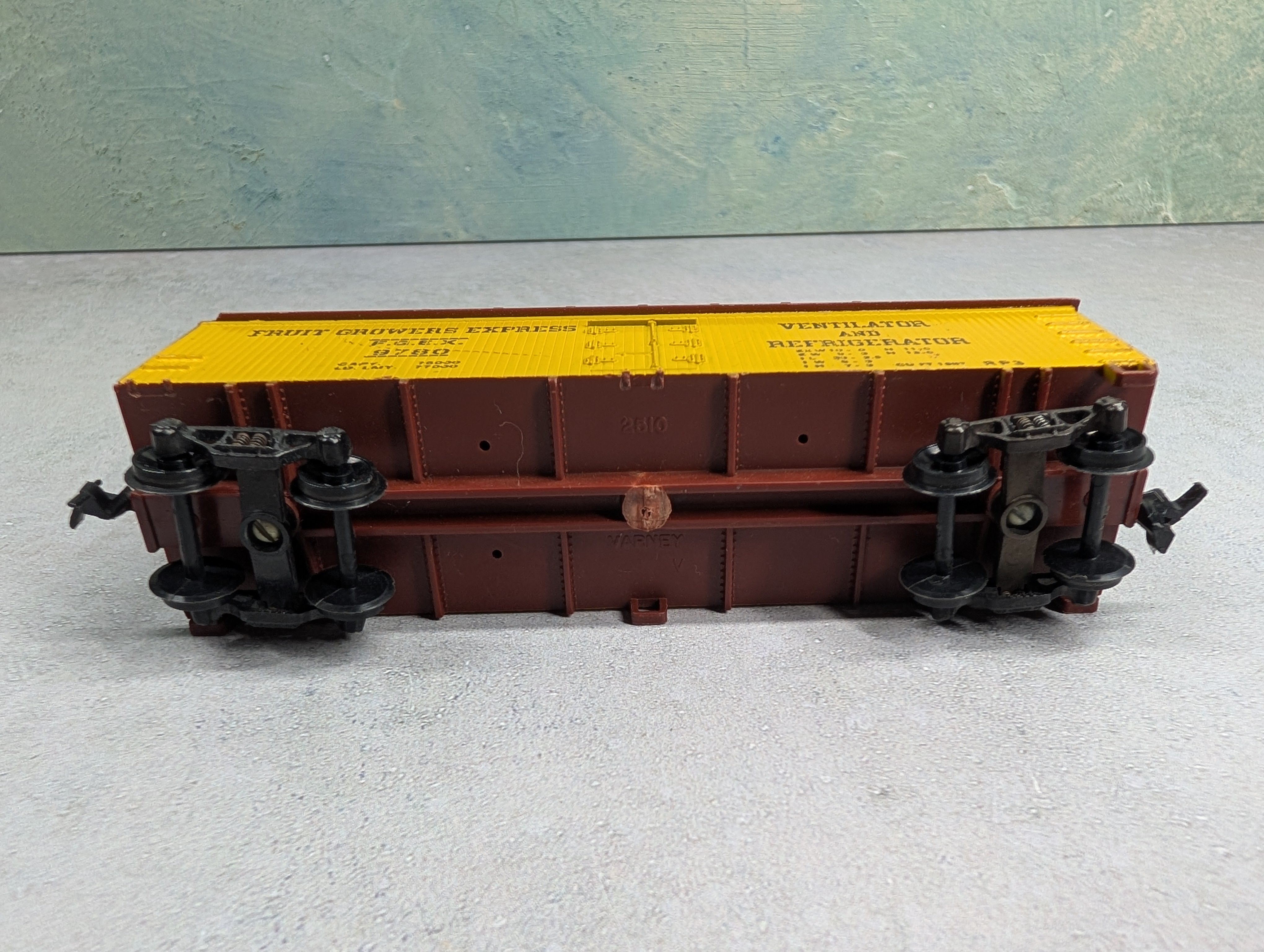 USED Varney HO Scale 40' Box Car Fruit Growers Express FGEX #9780