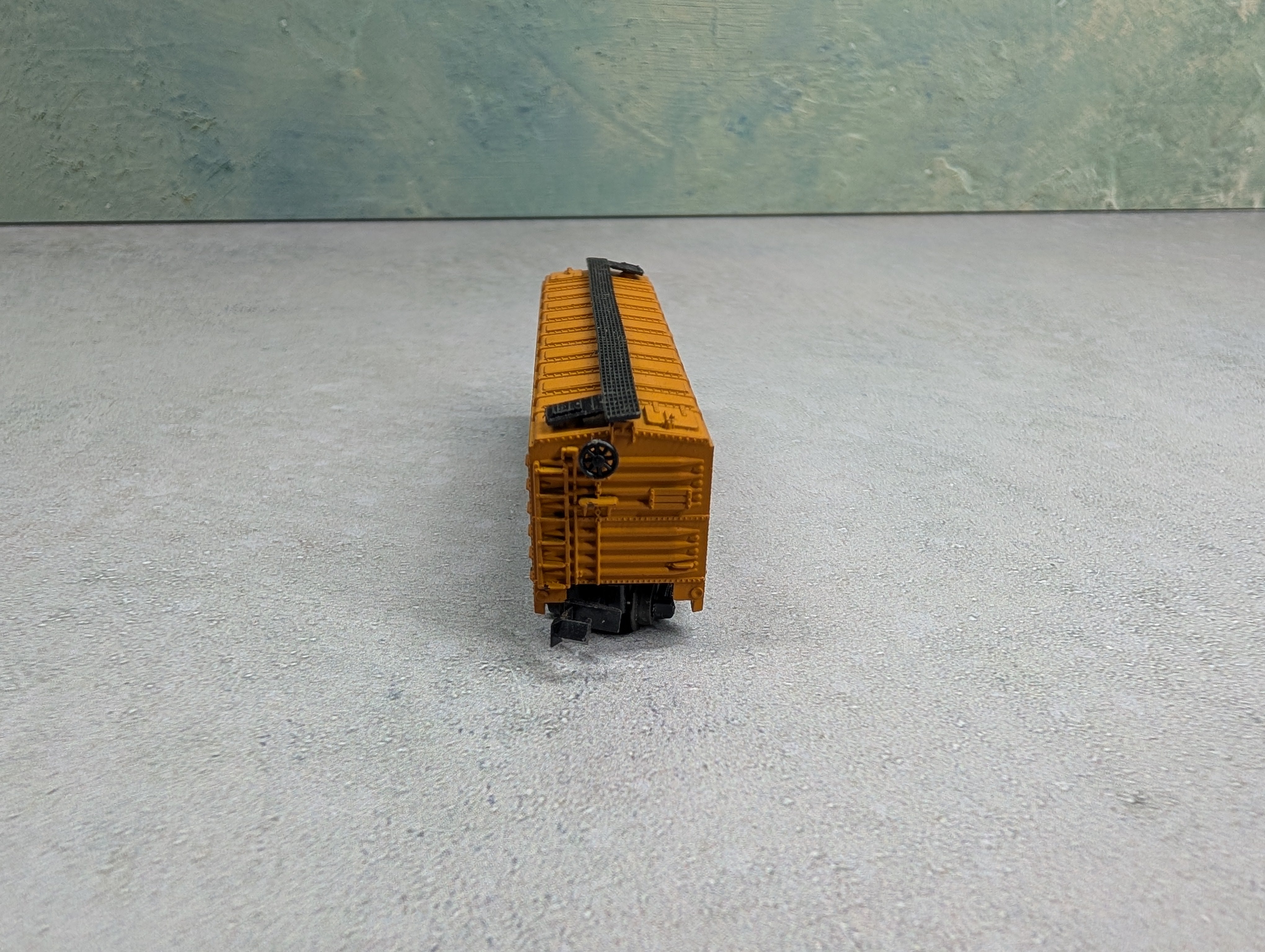 USED TRIX N Scale 40' Reefer Box Car Blatz Old Heidelberg Beer URTX #27107