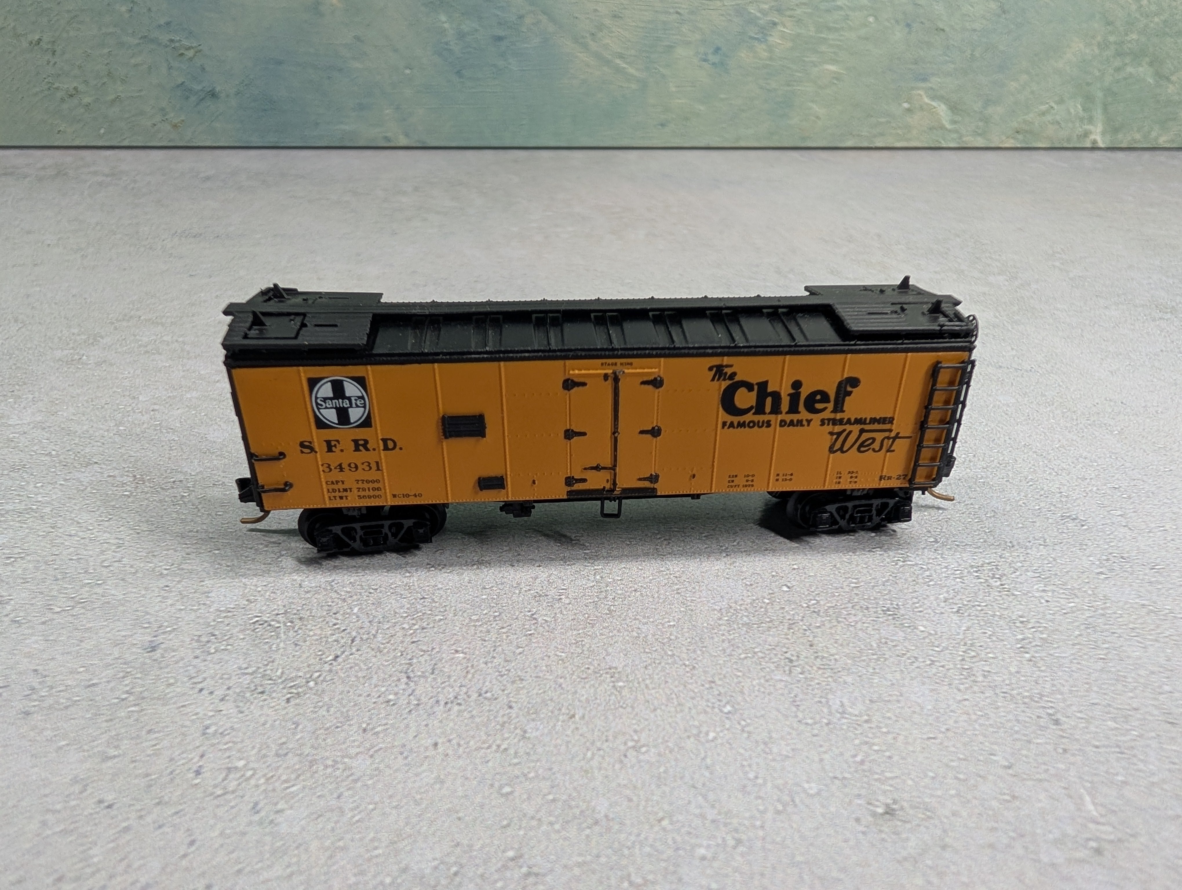 USED Intermountain N Scale 40' Reefer Box Car Santa Fe SFRD #34931 Knuckle Couplers