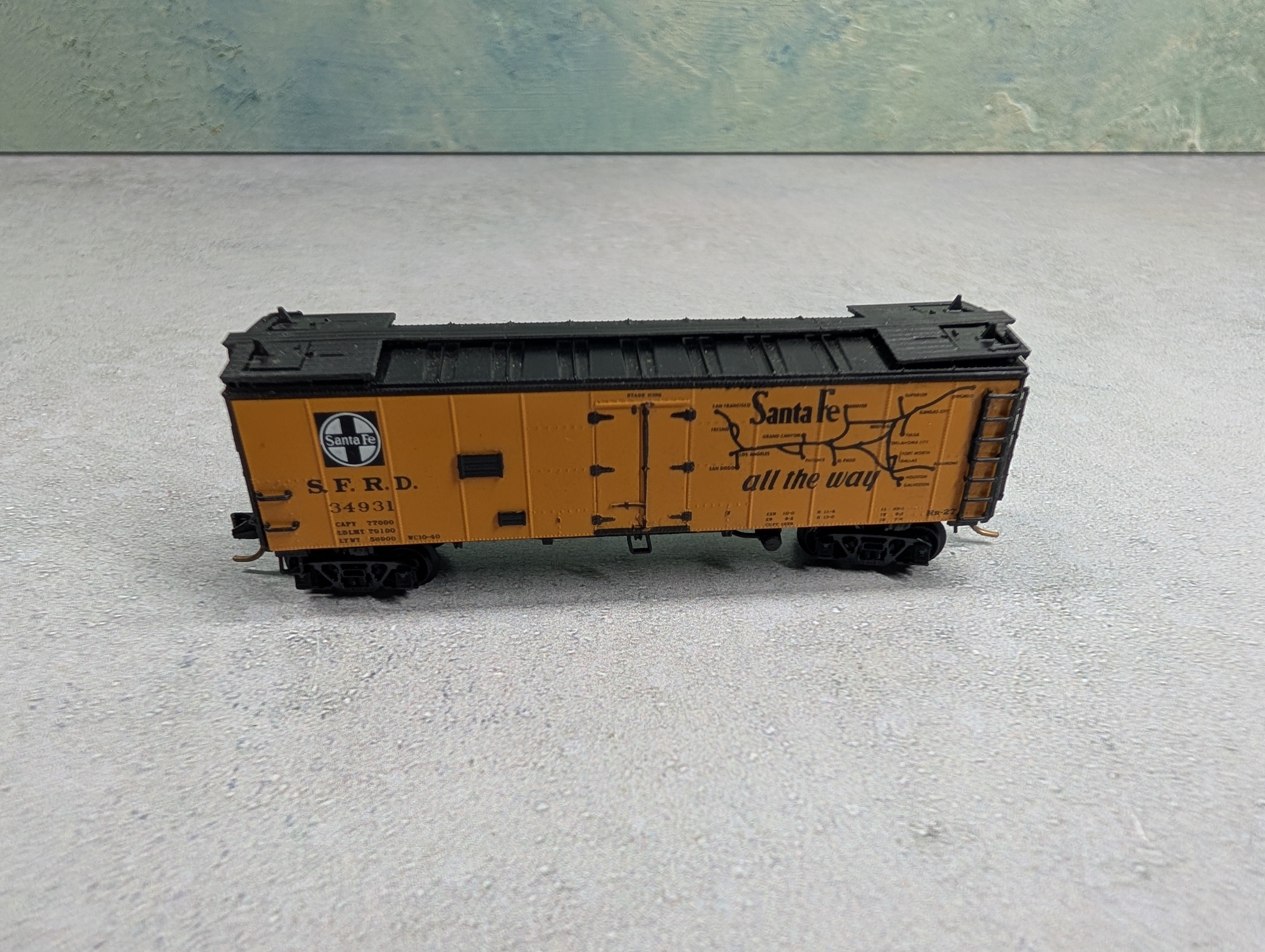 USED Intermountain N Scale 40' Reefer Box Car Santa Fe SFRD #34931 Knuckle Couplers