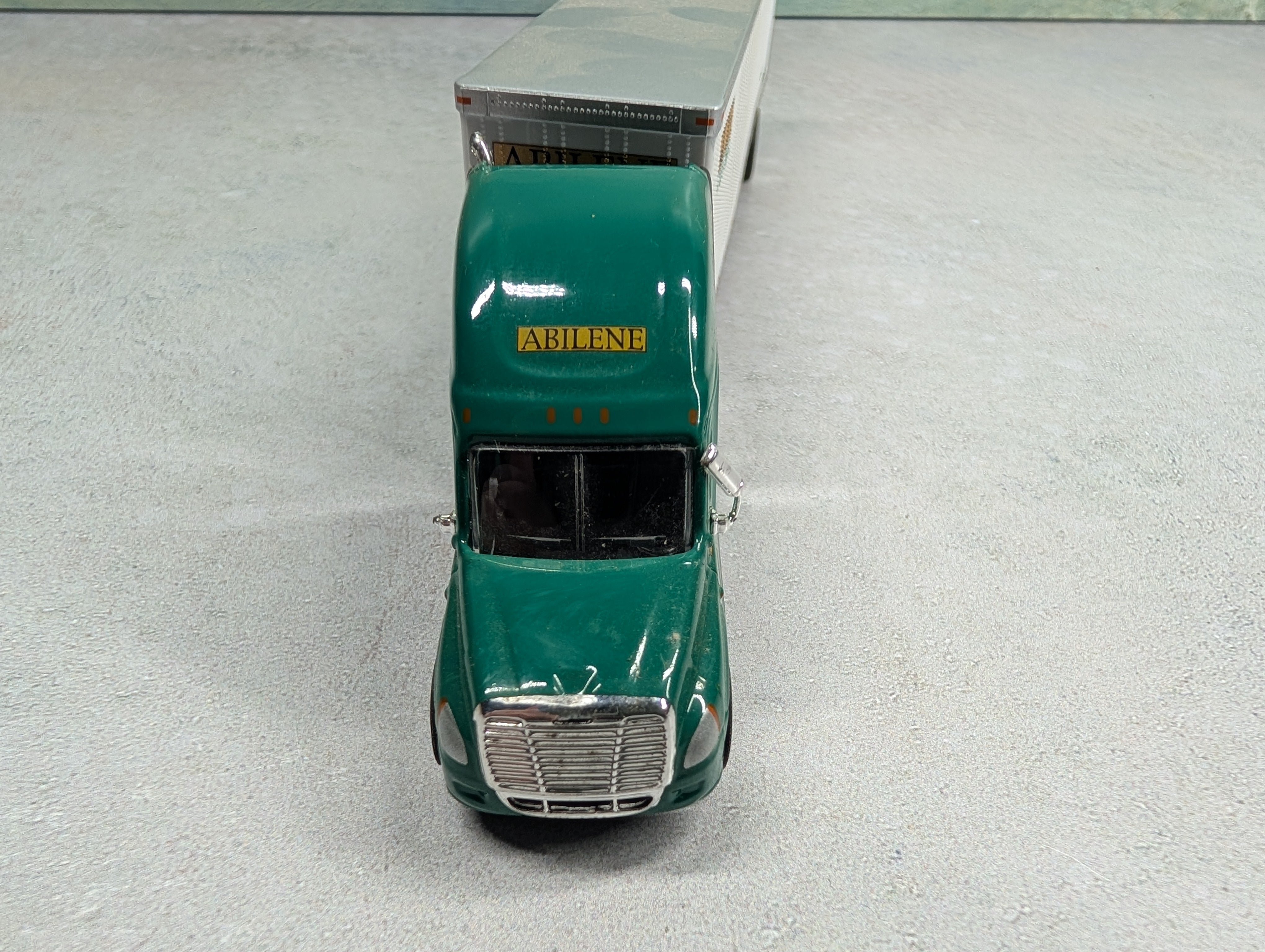 USED Tonkin HO Scale Green Truck Abilene Motor Express w/ 53' Container