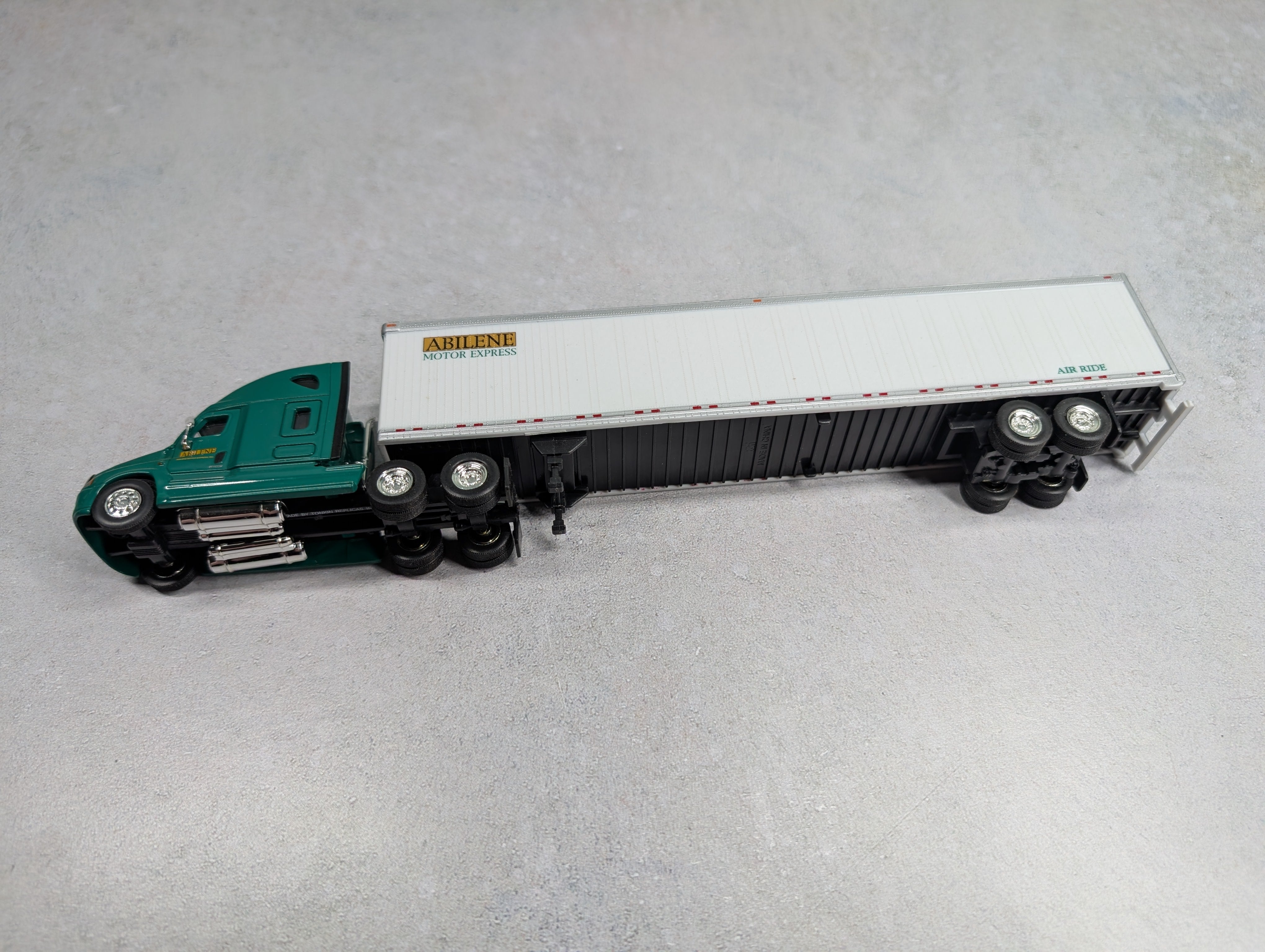 USED Tonkin HO Scale Green Truck Abilene Motor Express w/ 53' Container