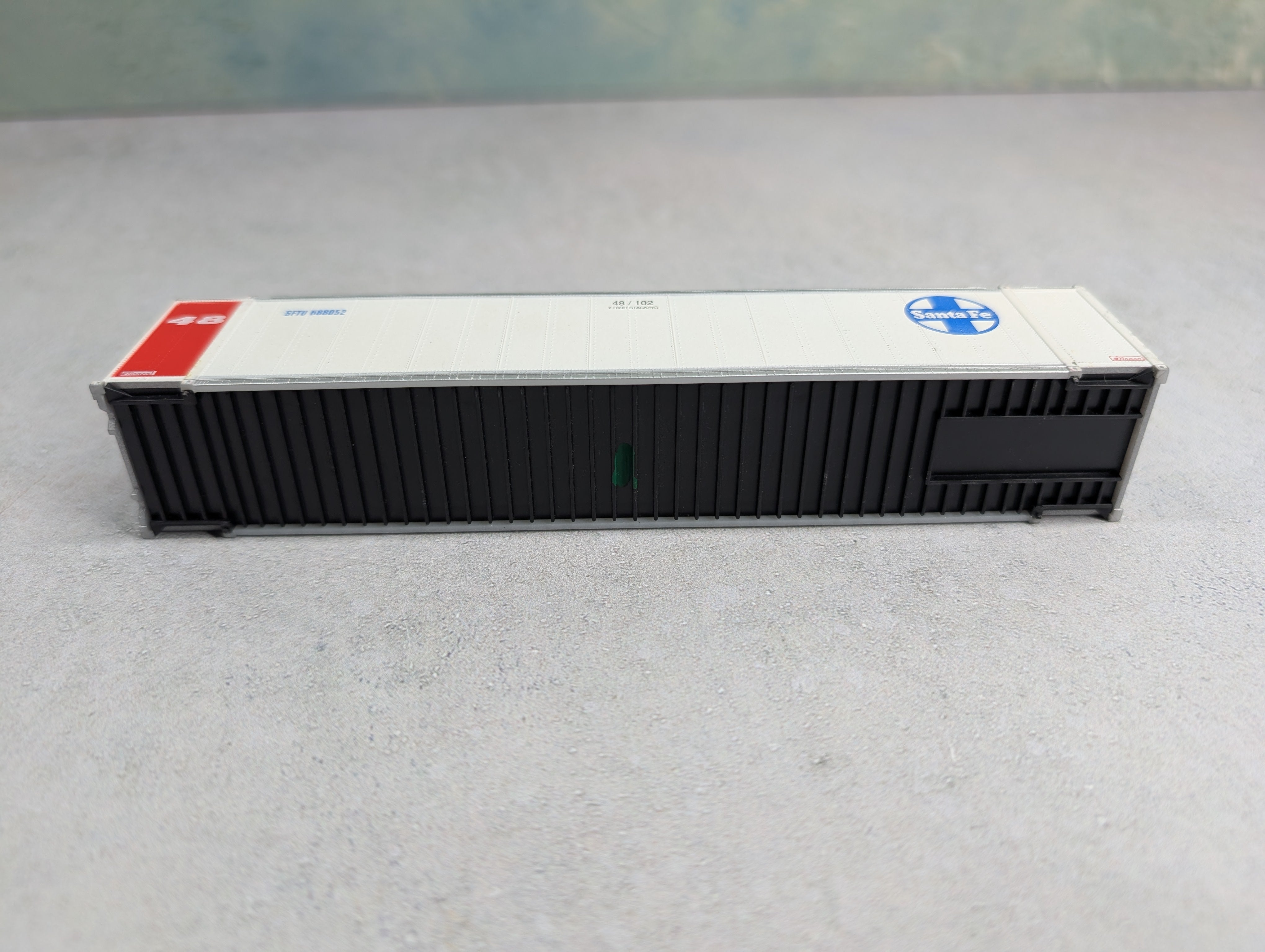 USED Athearn HO Scale 48' Container Santa Fe SFTU #688052