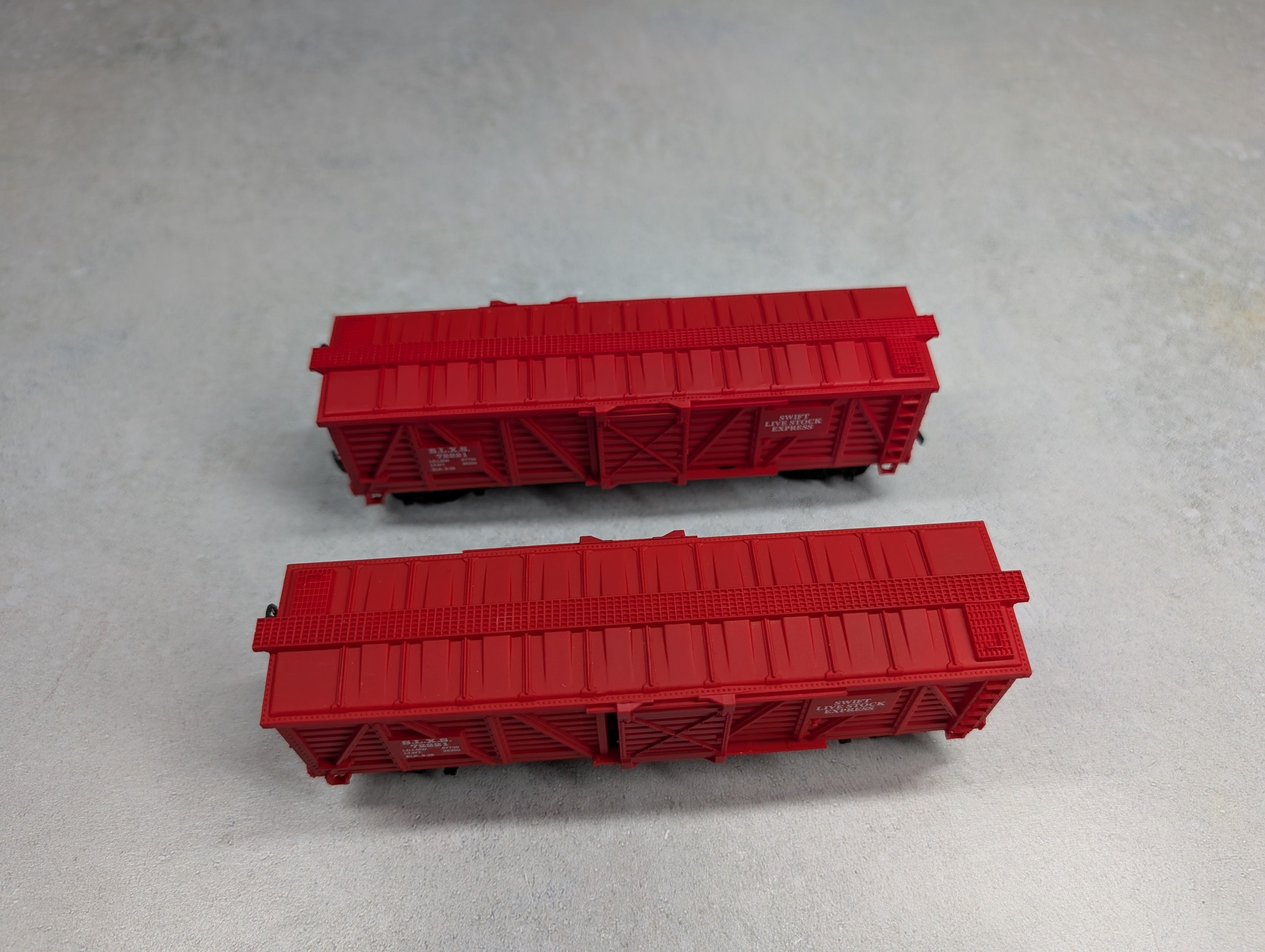 USED Life-Like HO Scale 40' Cattle Stock Car Swift Live Stock Express SLXS #72221 (2 pcs)