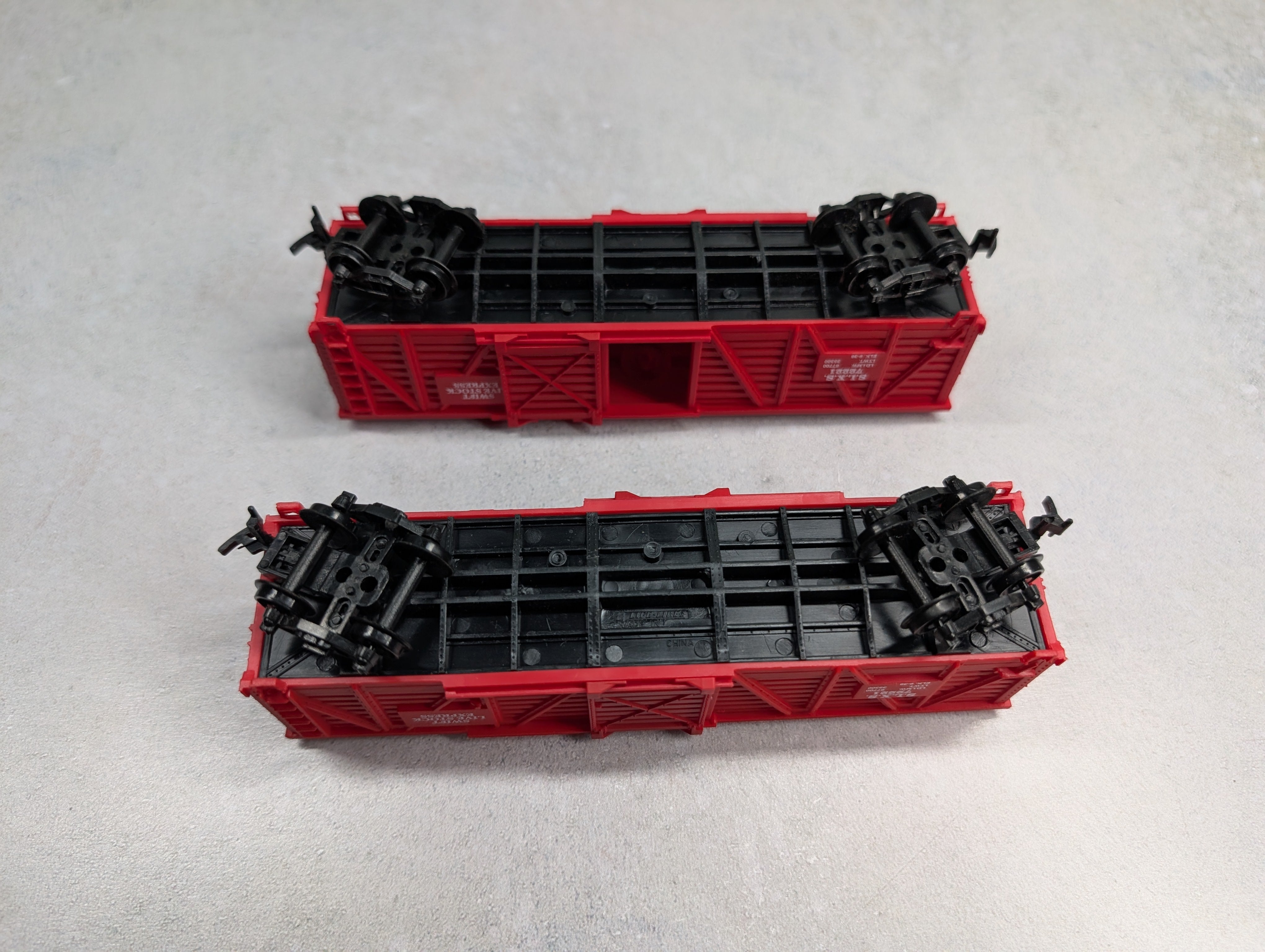 USED Life-Like HO Scale 40' Cattle Stock Car Swift Live Stock Express SLXS #72221 (2 pcs)