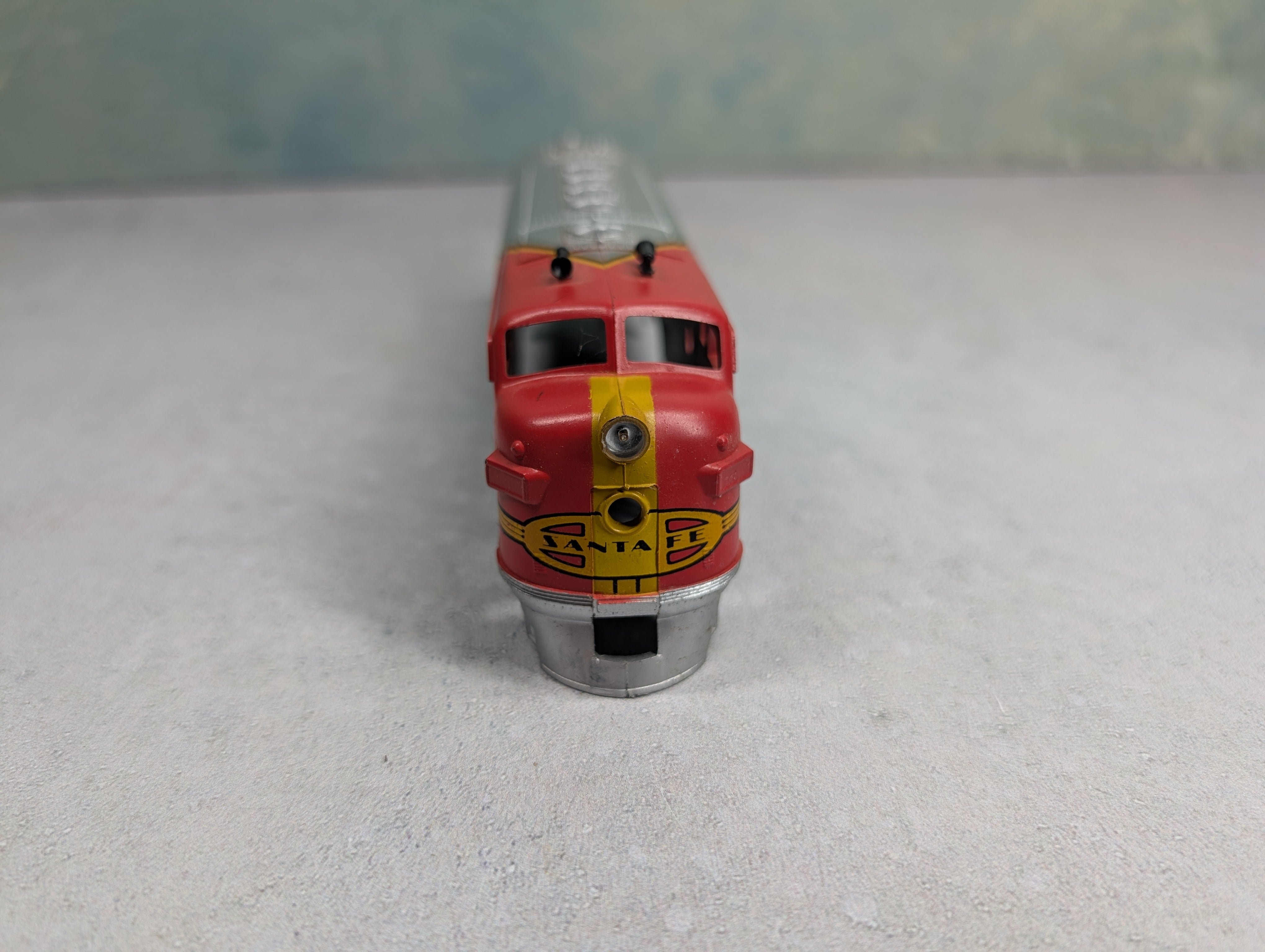USED Athearn HO Scale A Unit Diesel Locomotive Santa Fe Runs DC