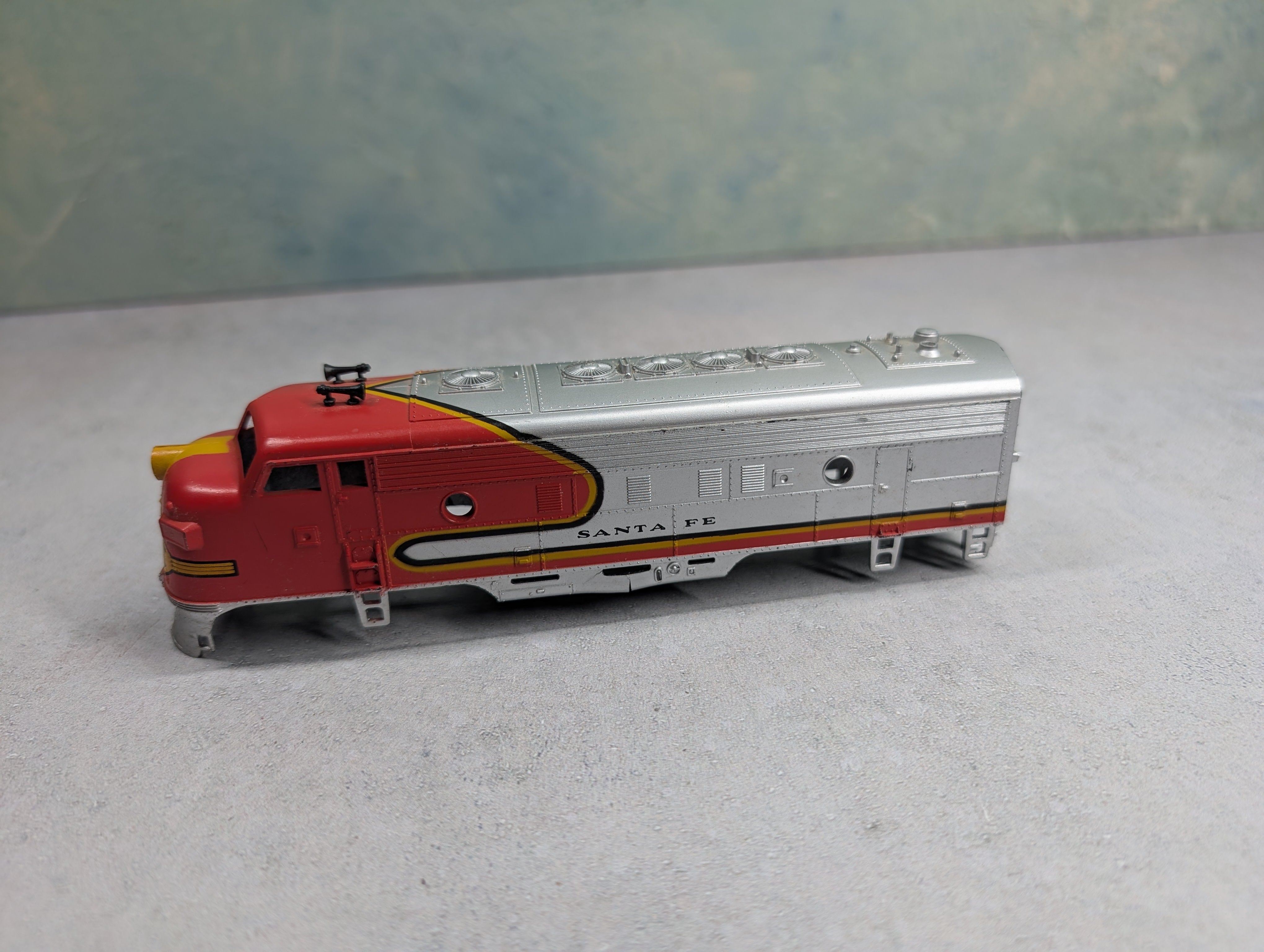 USED Athearn HO Scale A Unit Diesel Locomotive Santa Fe Runs DC