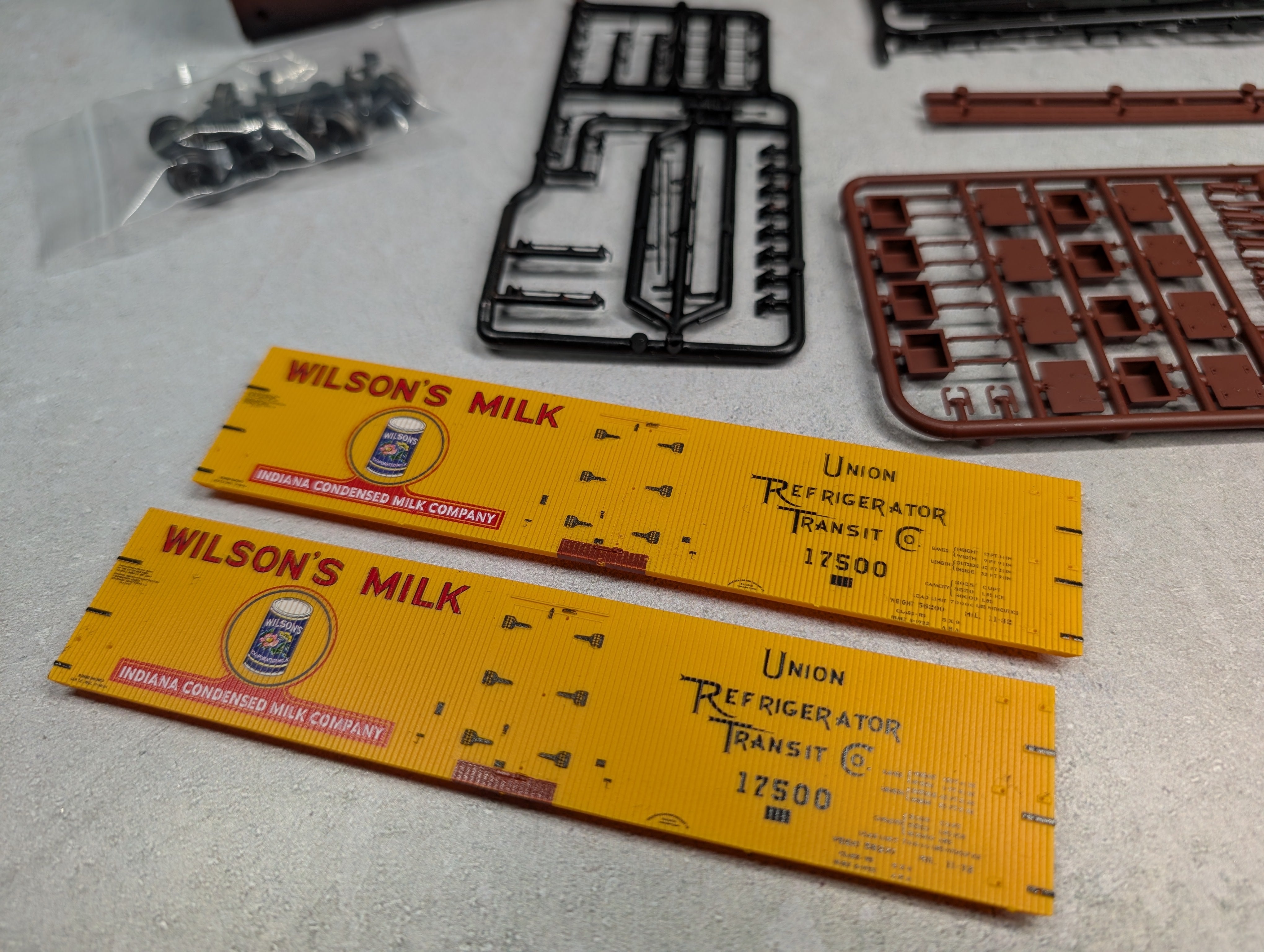 USED Branchline HO Scale 40' Reefers Nucoa Foods & Wilson's Milk KIT (2 pcs)