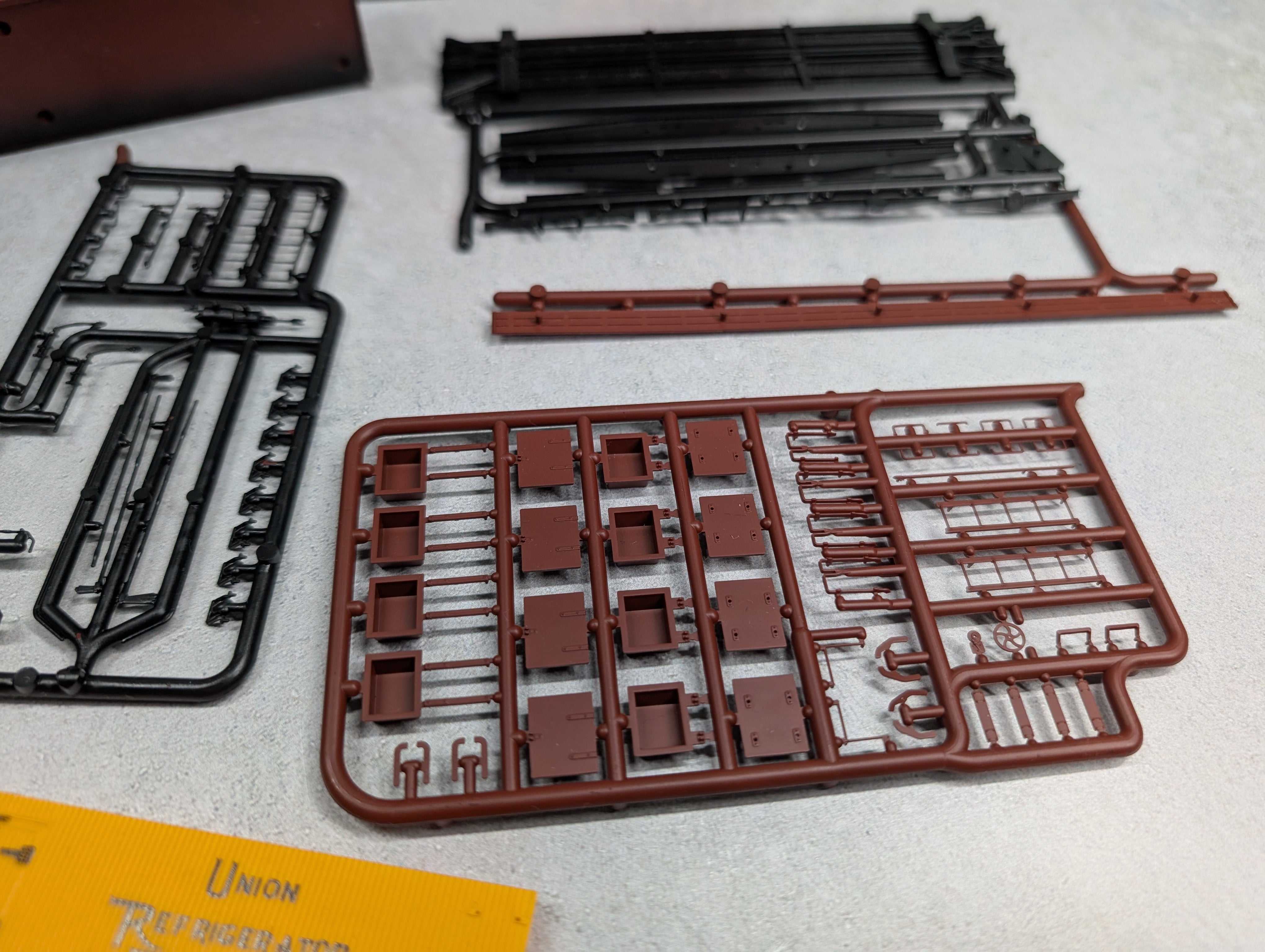 USED Branchline HO Scale 40' Reefers Nucoa Foods & Wilson's Milk KIT (2 pcs)