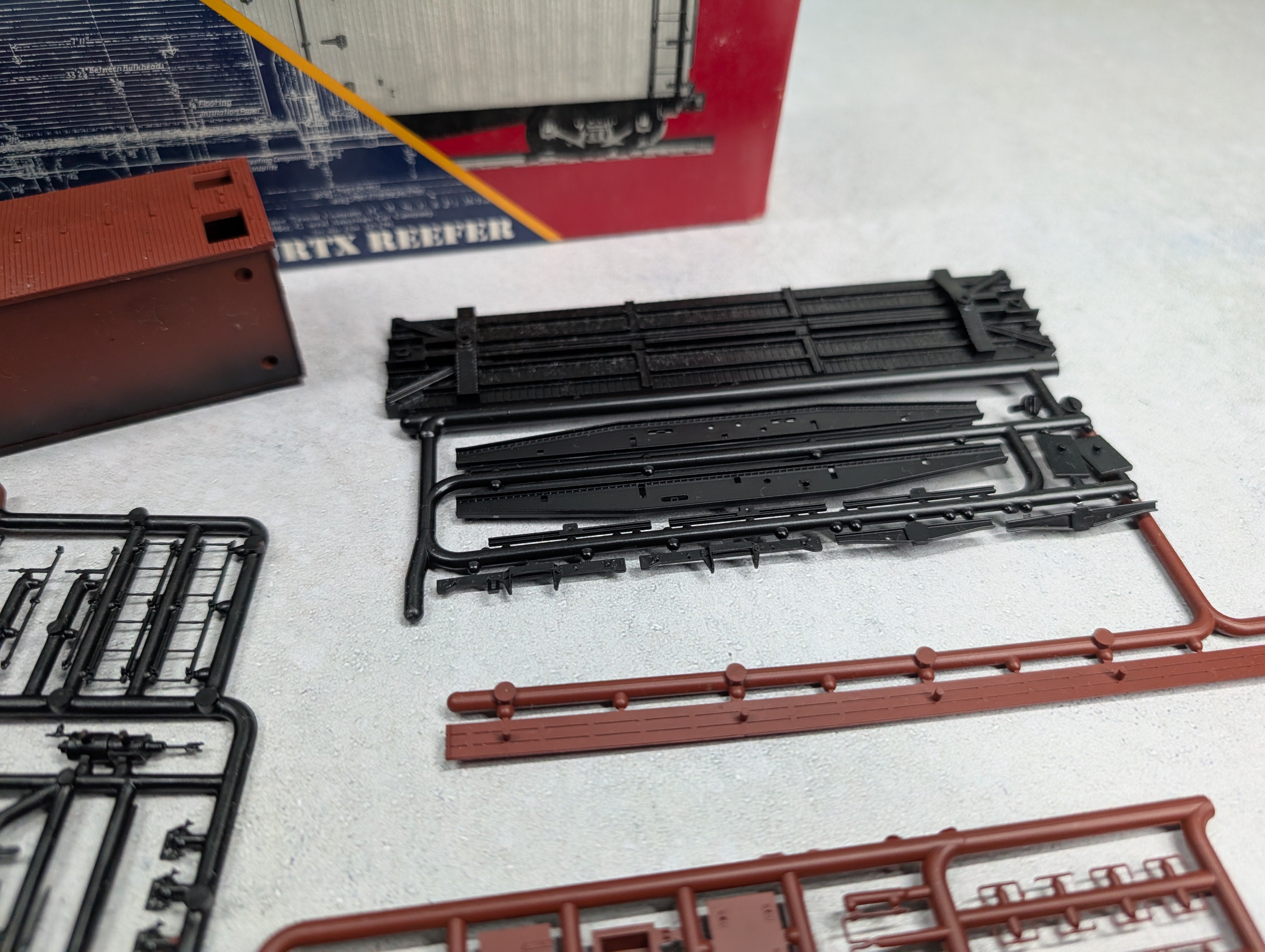 USED Branchline HO Scale 40' Reefers Nucoa Foods & Wilson's Milk KIT (2 pcs)