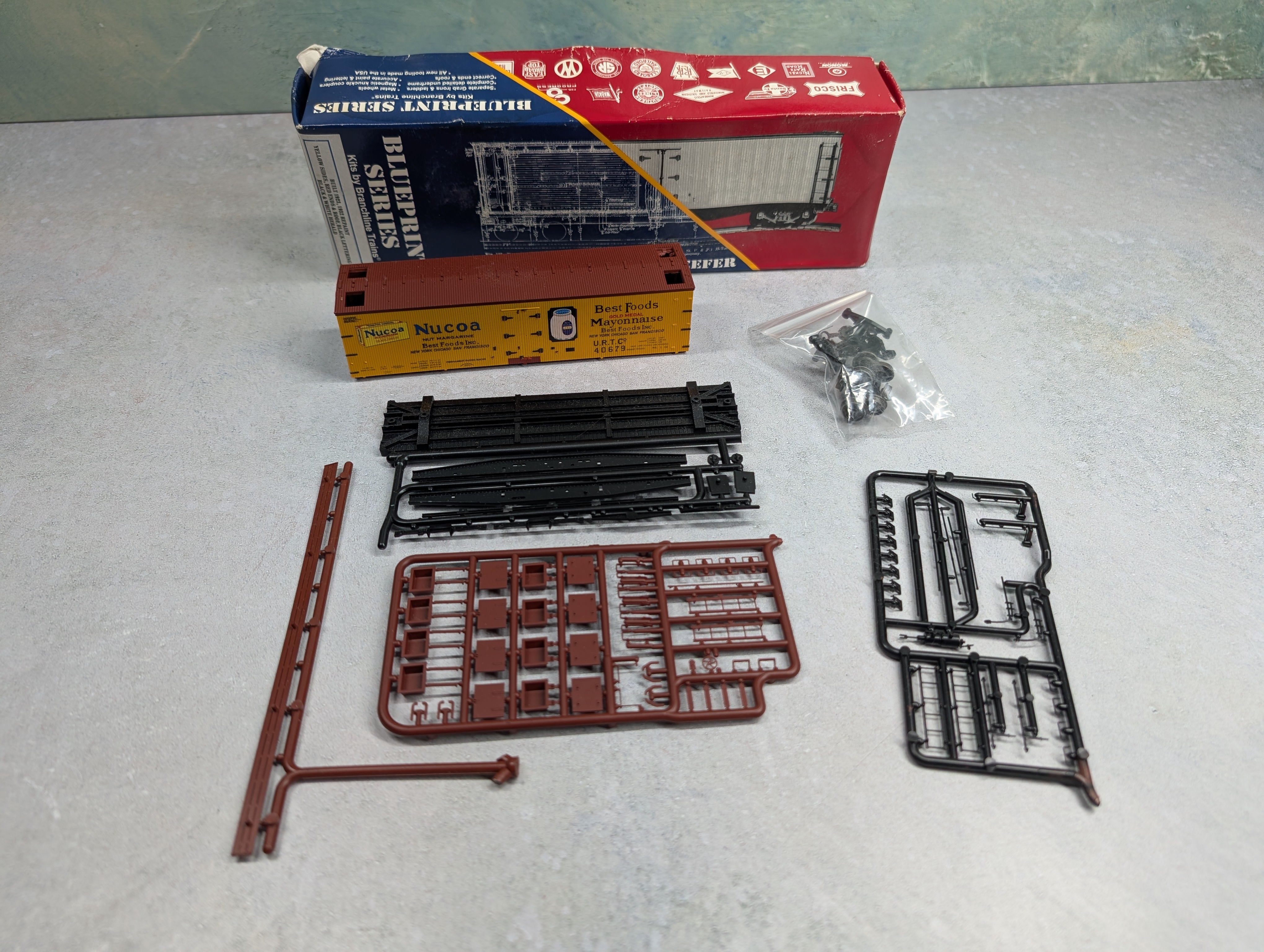 USED Branchline HO Scale 40' Reefers Nucoa Foods & Wilson's Milk KIT (2 pcs)