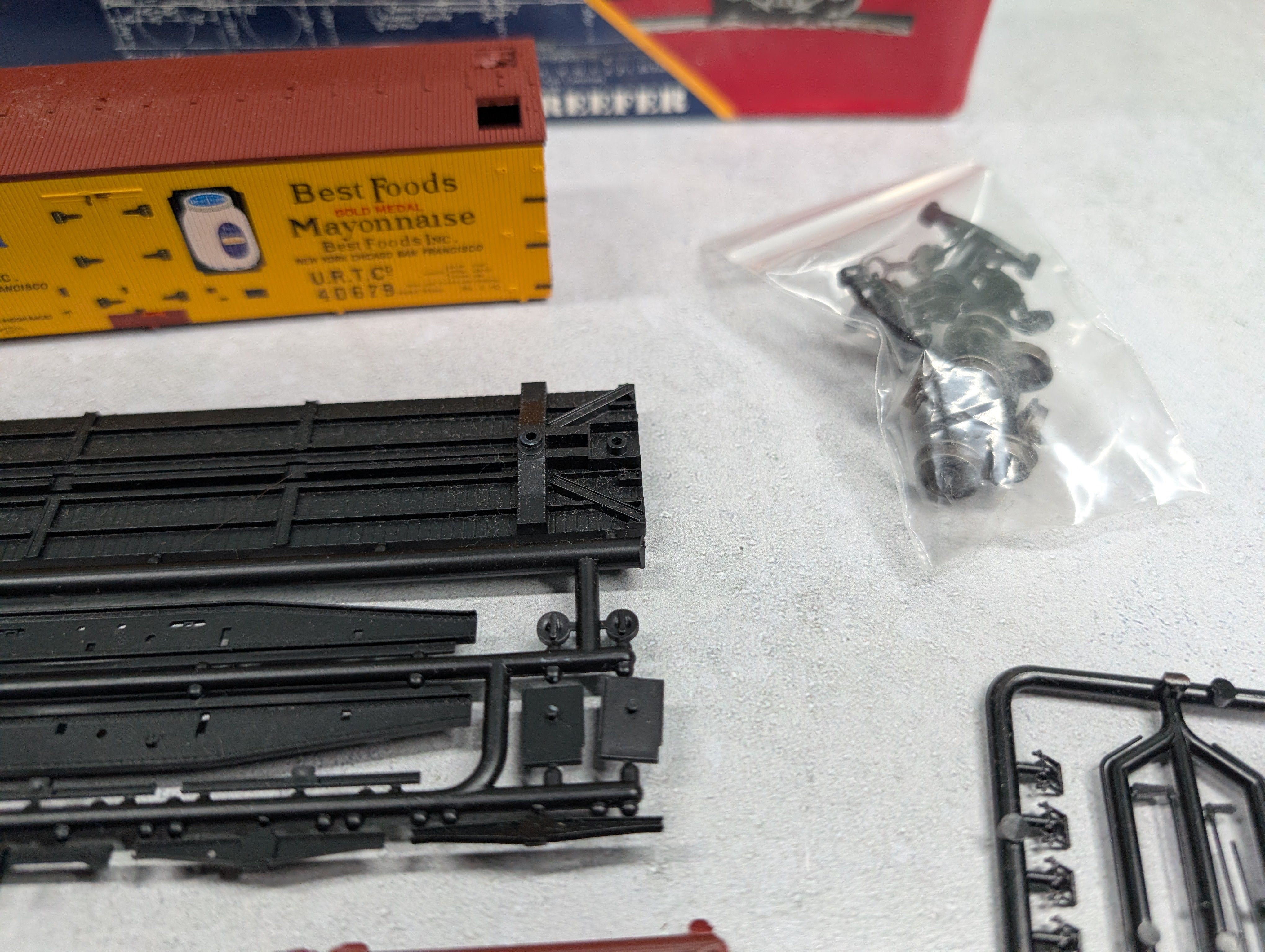 USED Branchline HO Scale 40' Reefers Nucoa Foods & Wilson's Milk KIT (2 pcs)