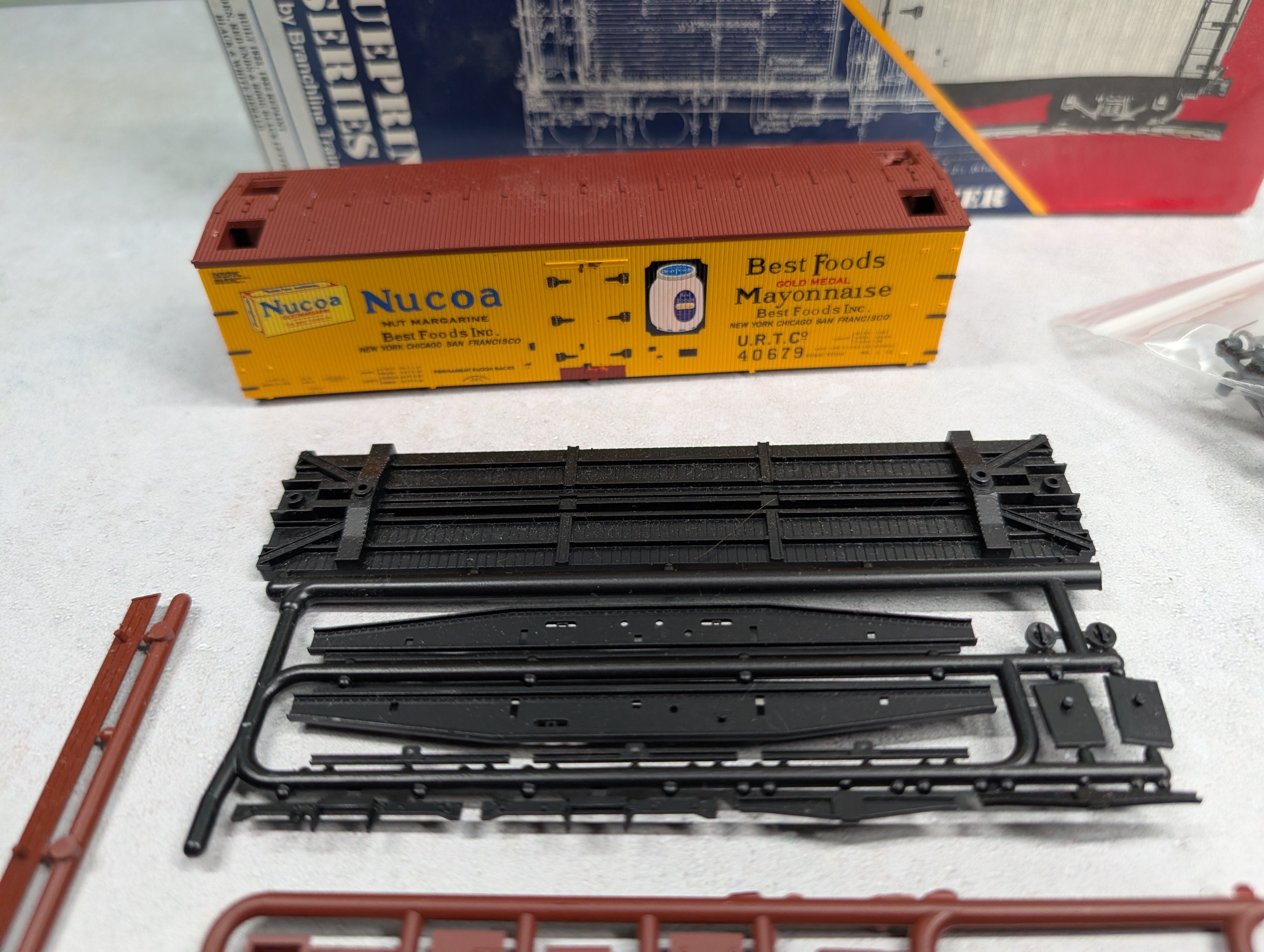 USED Branchline HO Scale 40' Reefers Nucoa Foods & Wilson's Milk KIT (2 pcs)