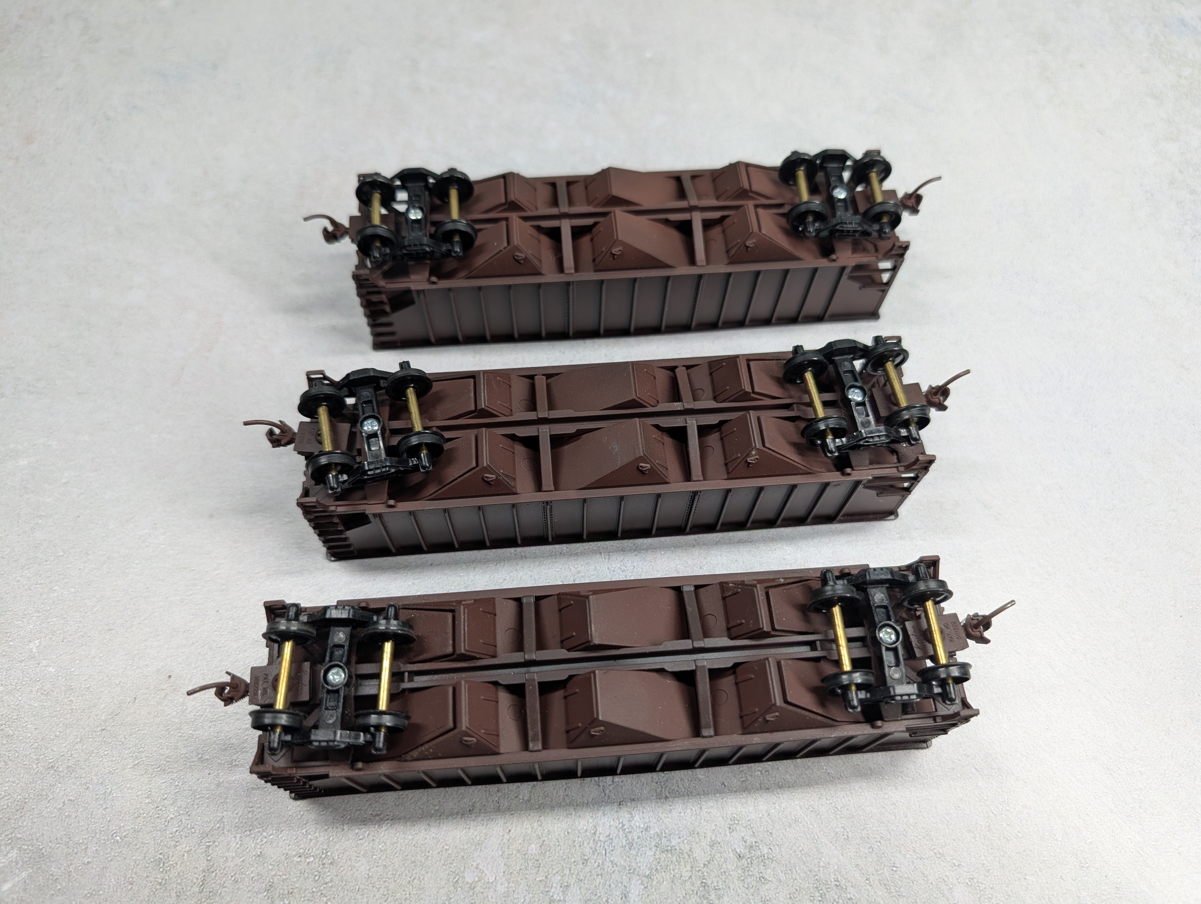 USED Stewart Hobbies 10000 HO Scale NYC/AAR 70 Ton 14 Panel Triple Hopper Undecorated Brown (3 pcs)