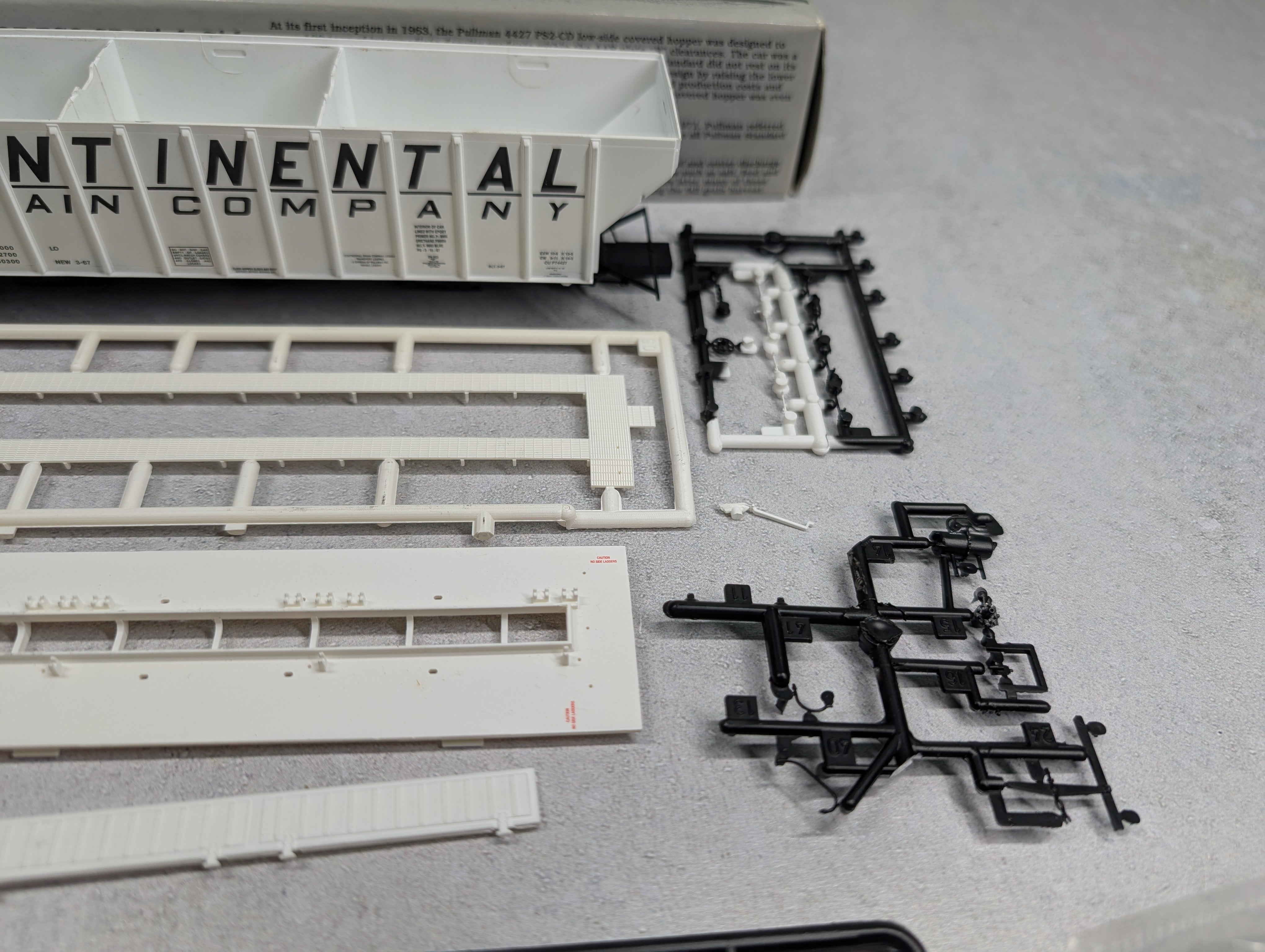 USED Life-Like 21875 HO Scale Proto 2000 - 4427 PS2-CD High-Side Covered Hopper Continental Grain TLDX #6282 KIT