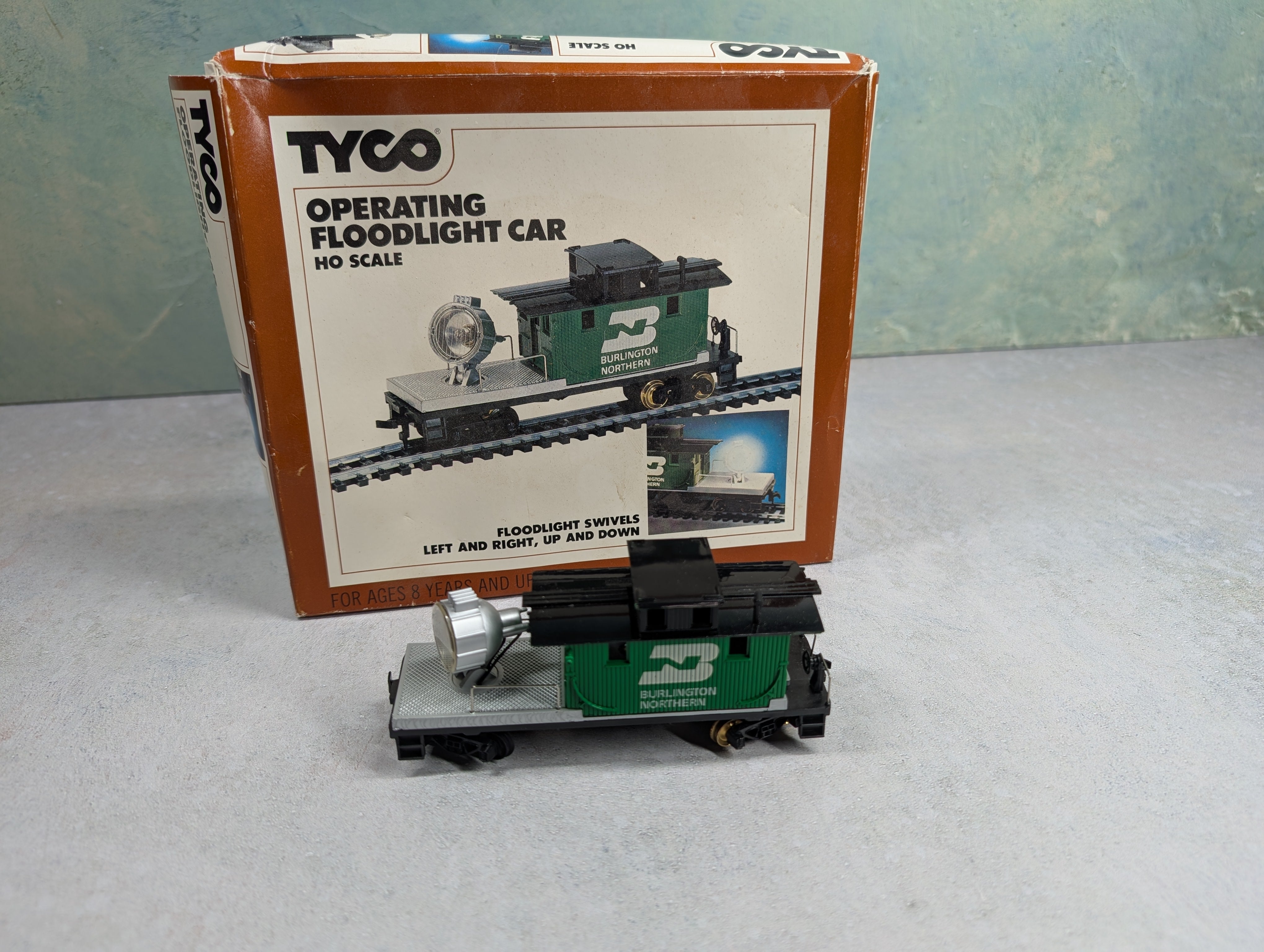 USED Tyco 346 Scale Operating Floodlight Car Burlington Northern